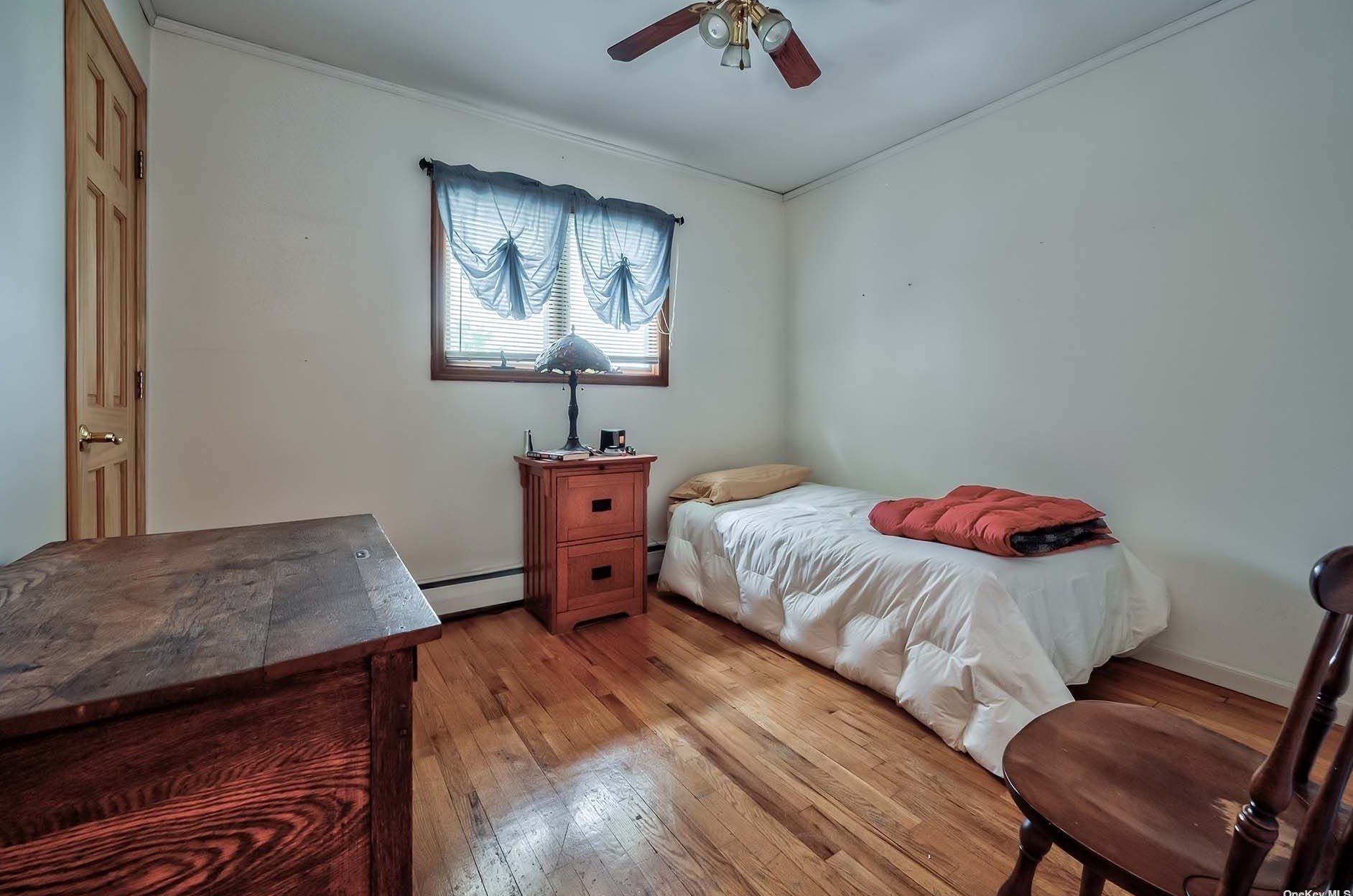 19 Clinton Ln, Hicksville NY  11801-1726 exterior