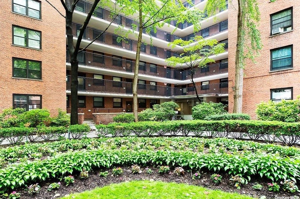 35-51 85th St, Flushing NY  11372-1606 exterior