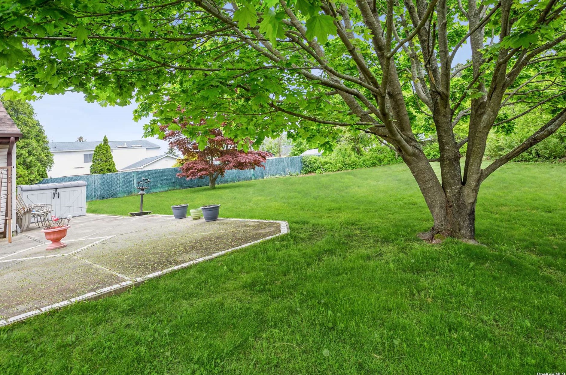 8 Malcolm St, North Bellport NY  11713-1008 exterior