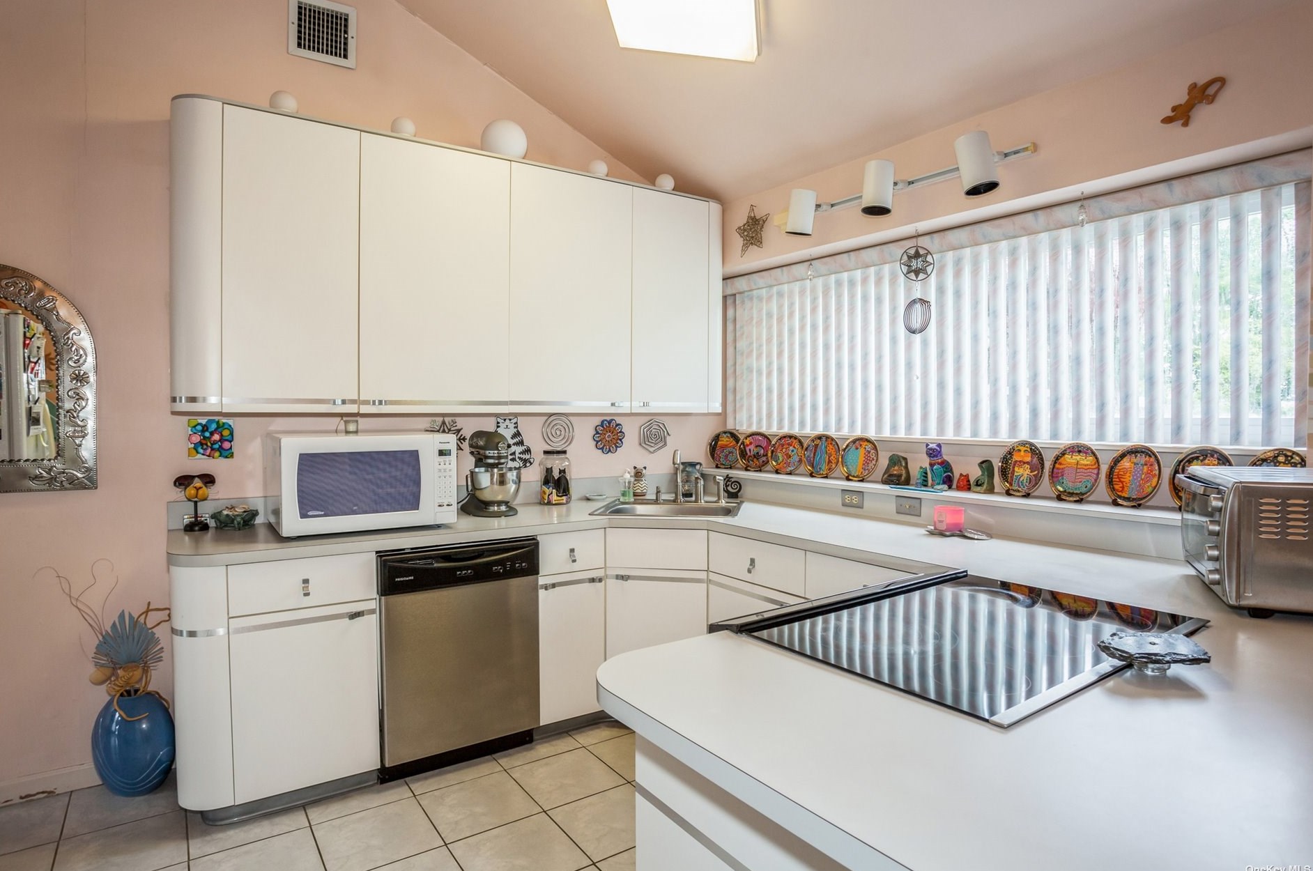 8 Malcolm St, North Bellport NY  11713-1008 exterior