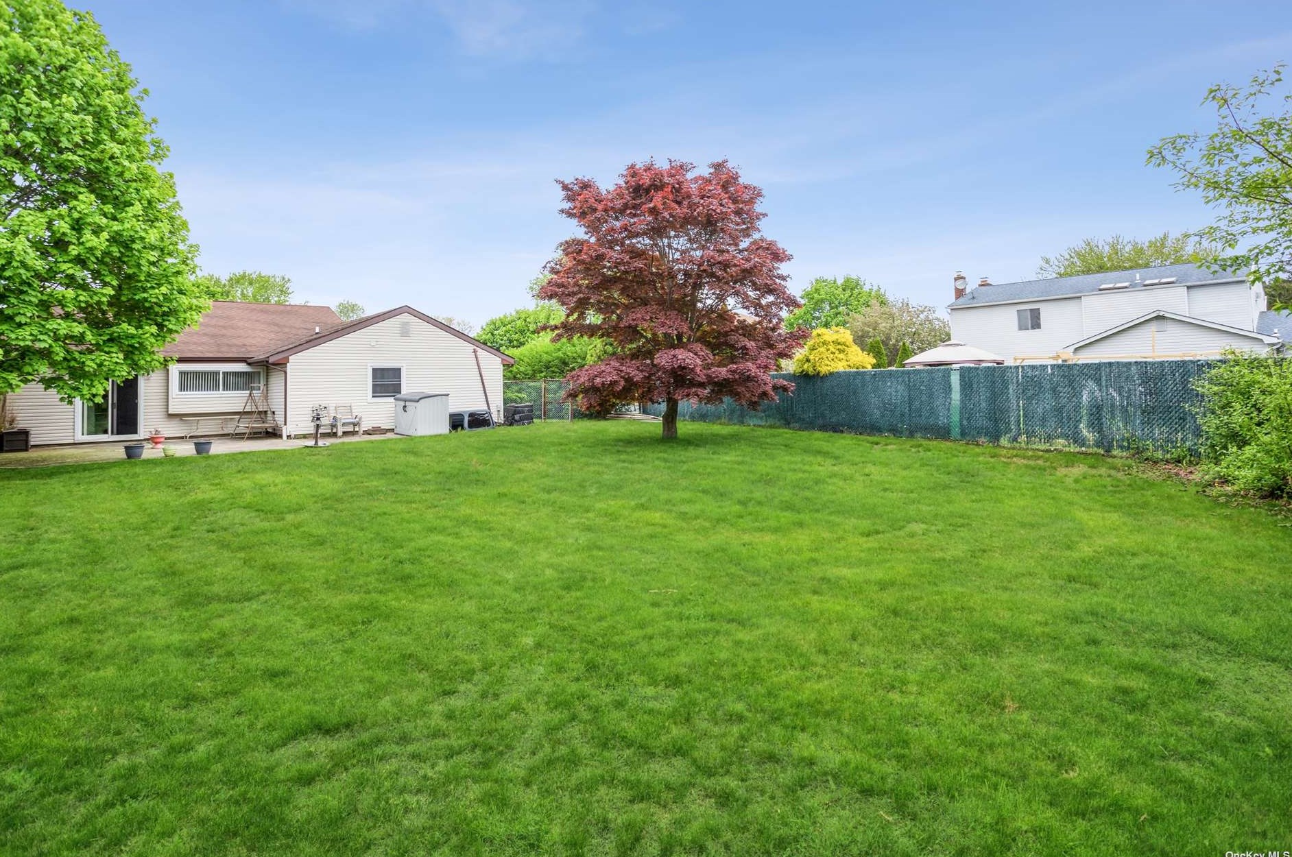 8 Malcolm St, North Bellport NY  11713-1008 exterior