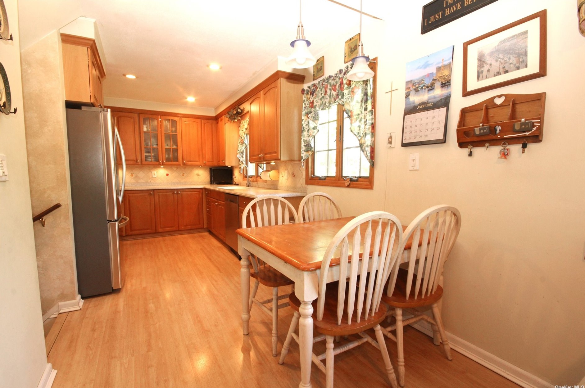 37 Suffolk Ln, East Islip NY  11730-2209 exterior