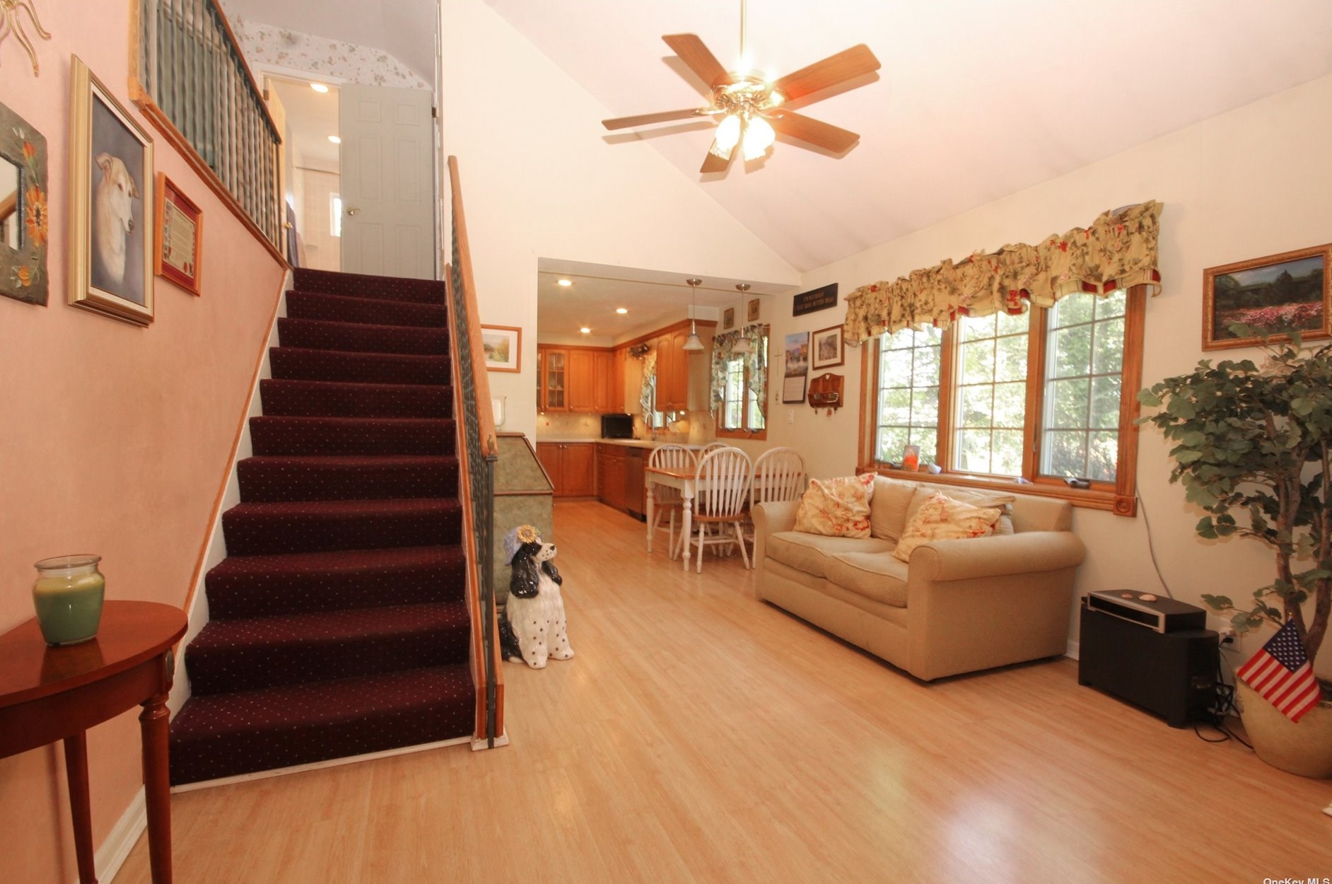 37 Suffolk Ln, East Islip NY  11730-2209 exterior