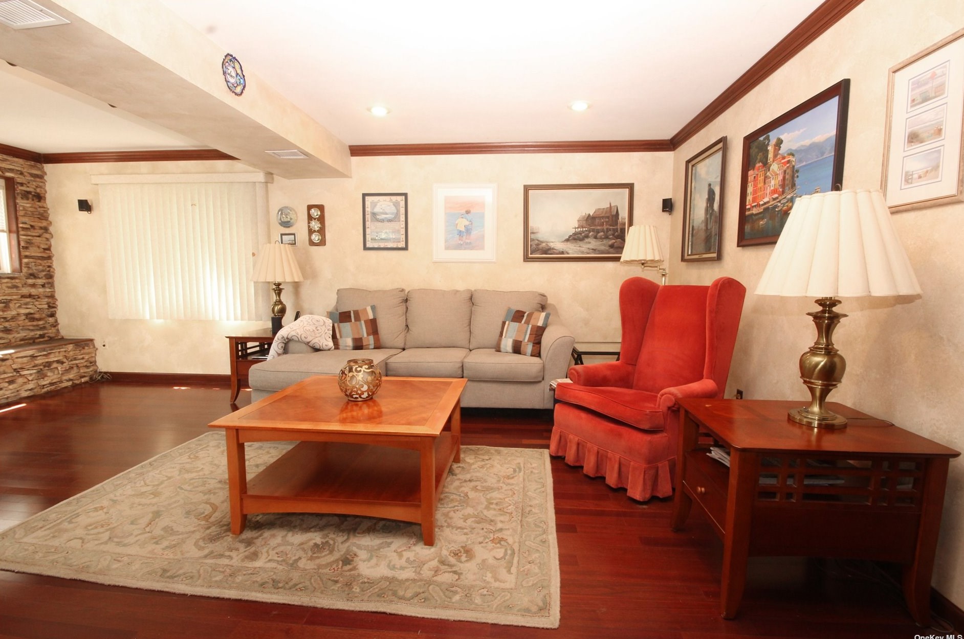 37 Suffolk Ln, East Islip NY  11730-2209 exterior