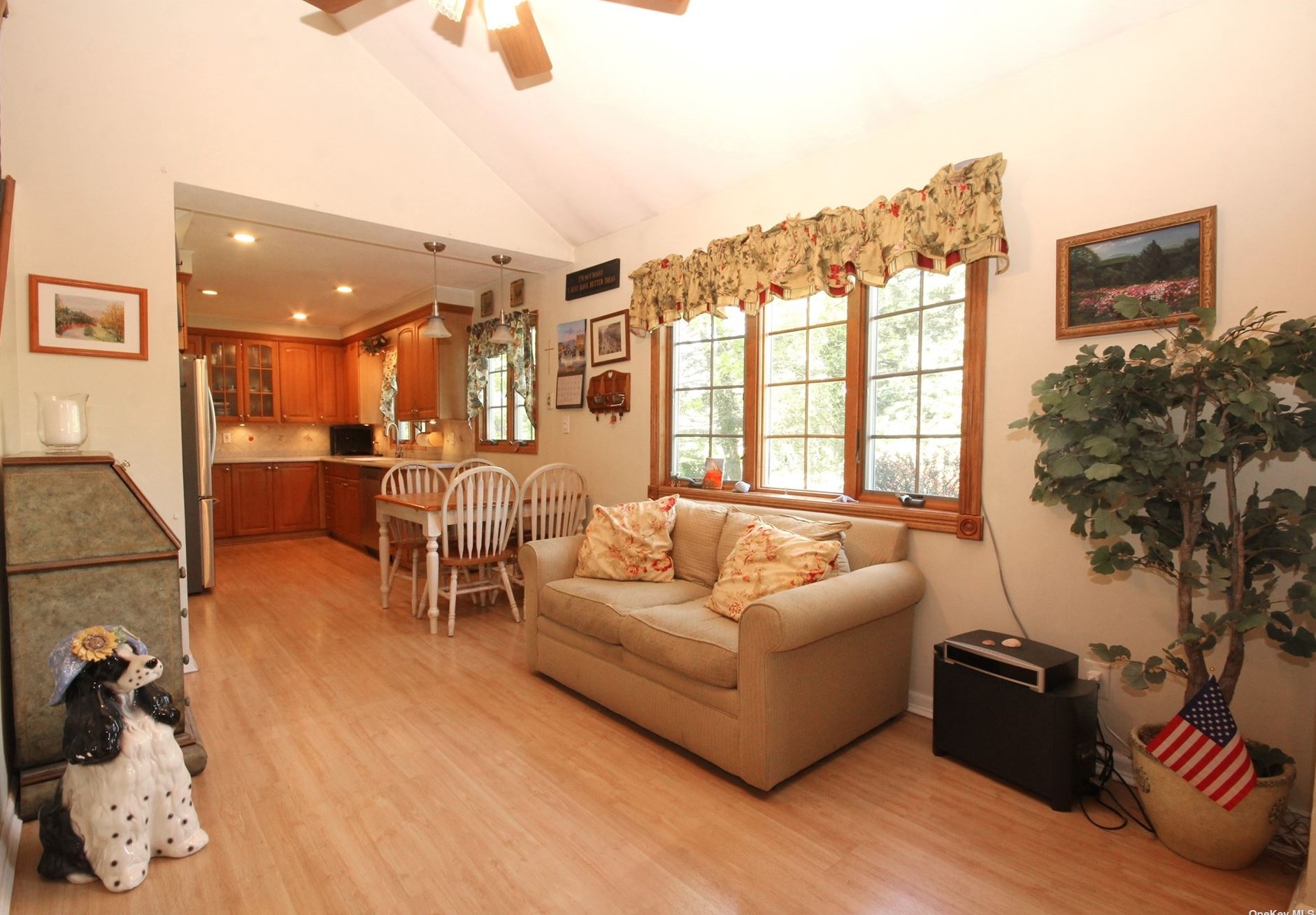 37 Suffolk Ln, East Islip NY  11730-2209 exterior