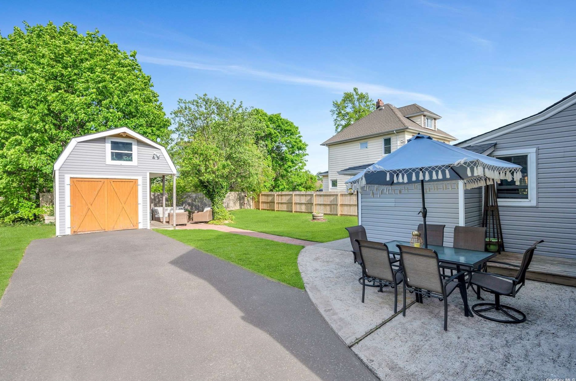 429 Ocean Ave, Canaan Lake NY  11772-1104 exterior