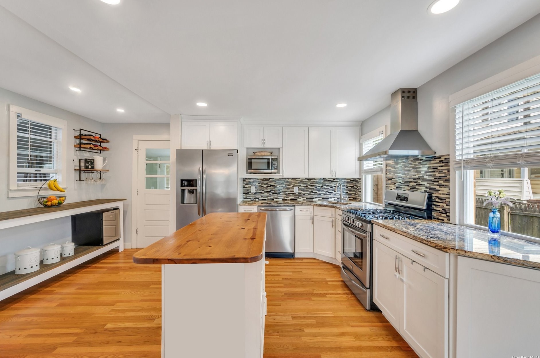 429 Ocean Ave, Canaan Lake NY  11772-1104 exterior