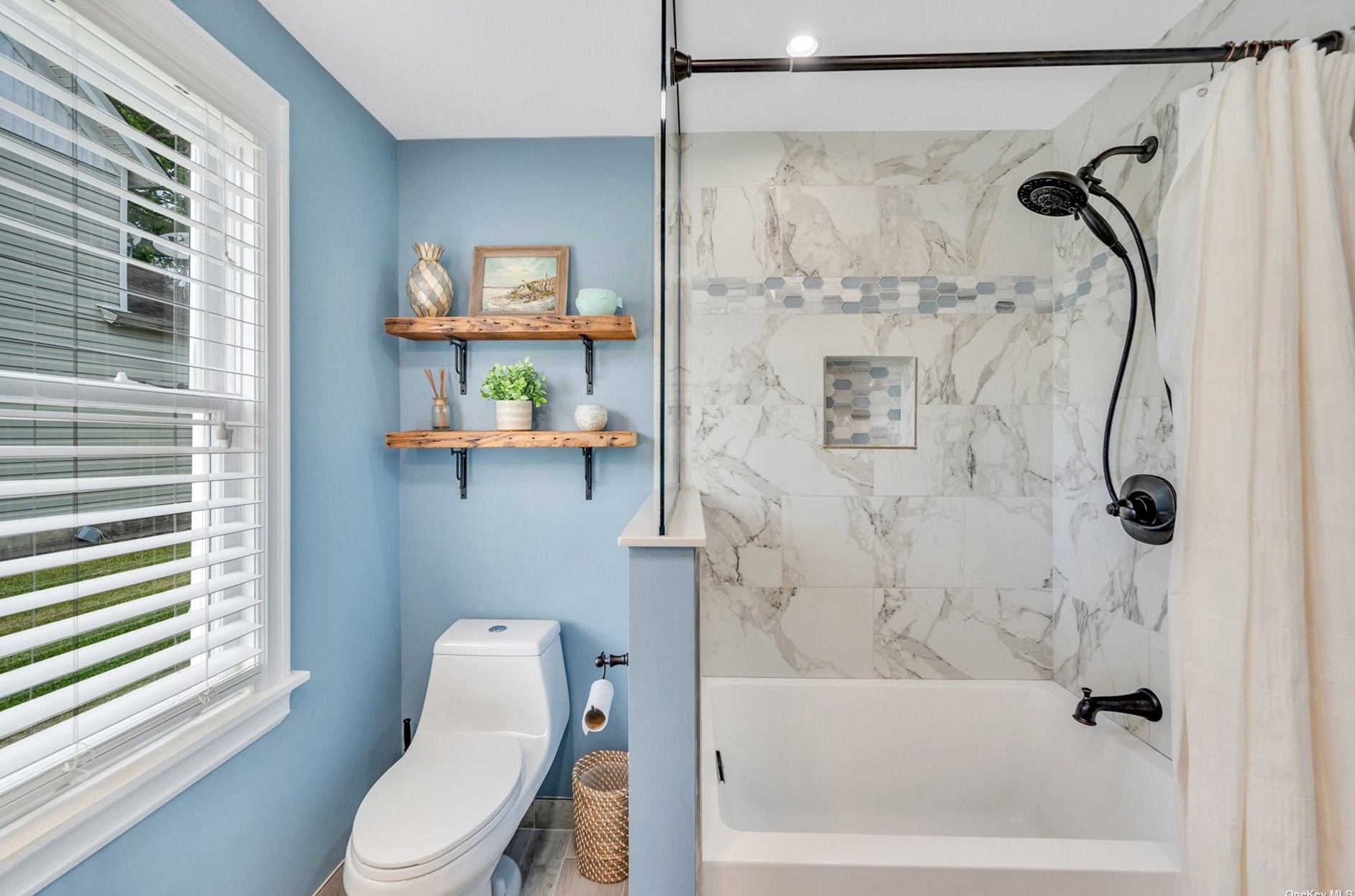 429 Ocean Ave, Canaan Lake NY  11772-1104 exterior