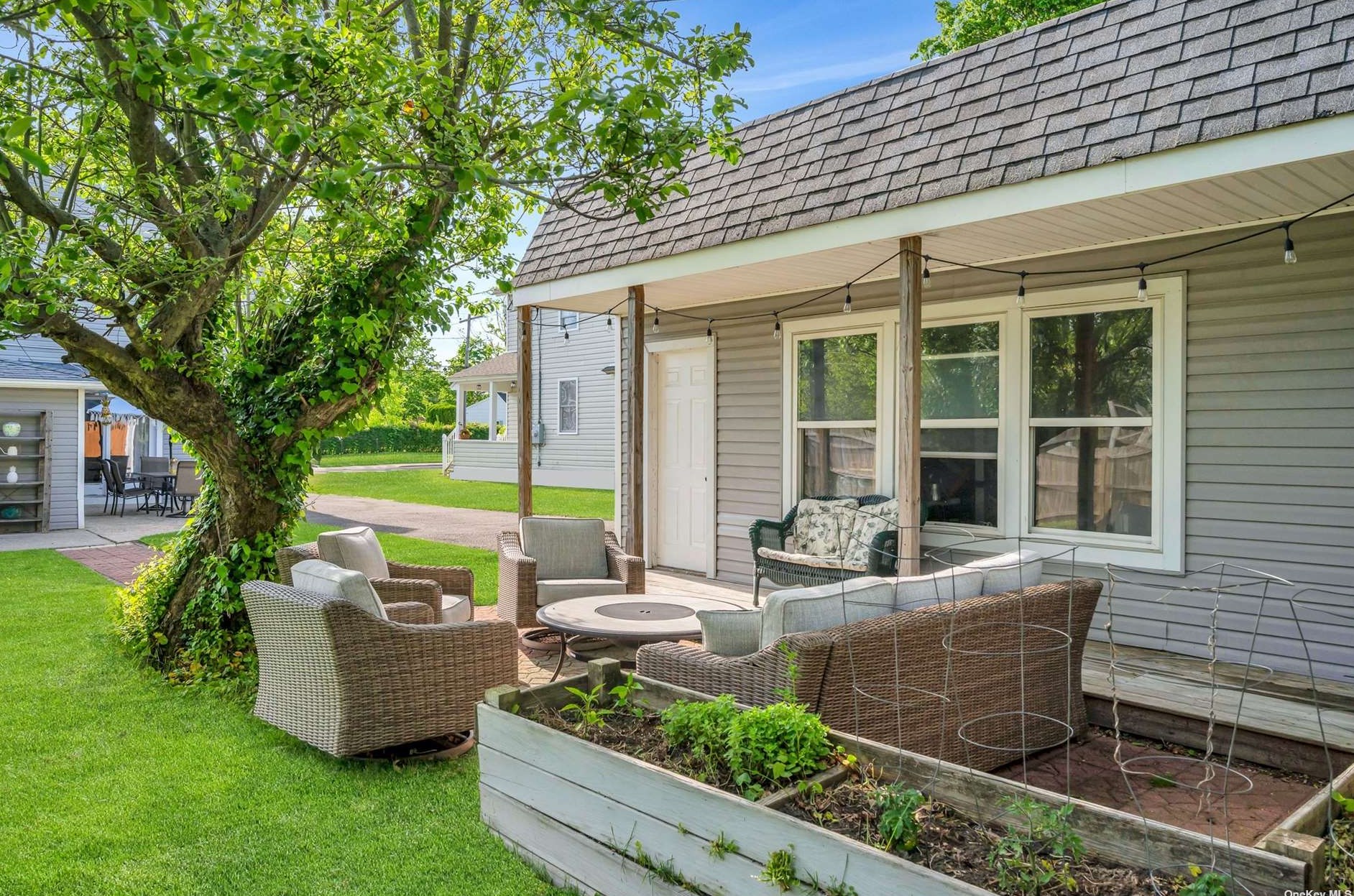 429 Ocean Ave, Canaan Lake NY  11772-1104 exterior