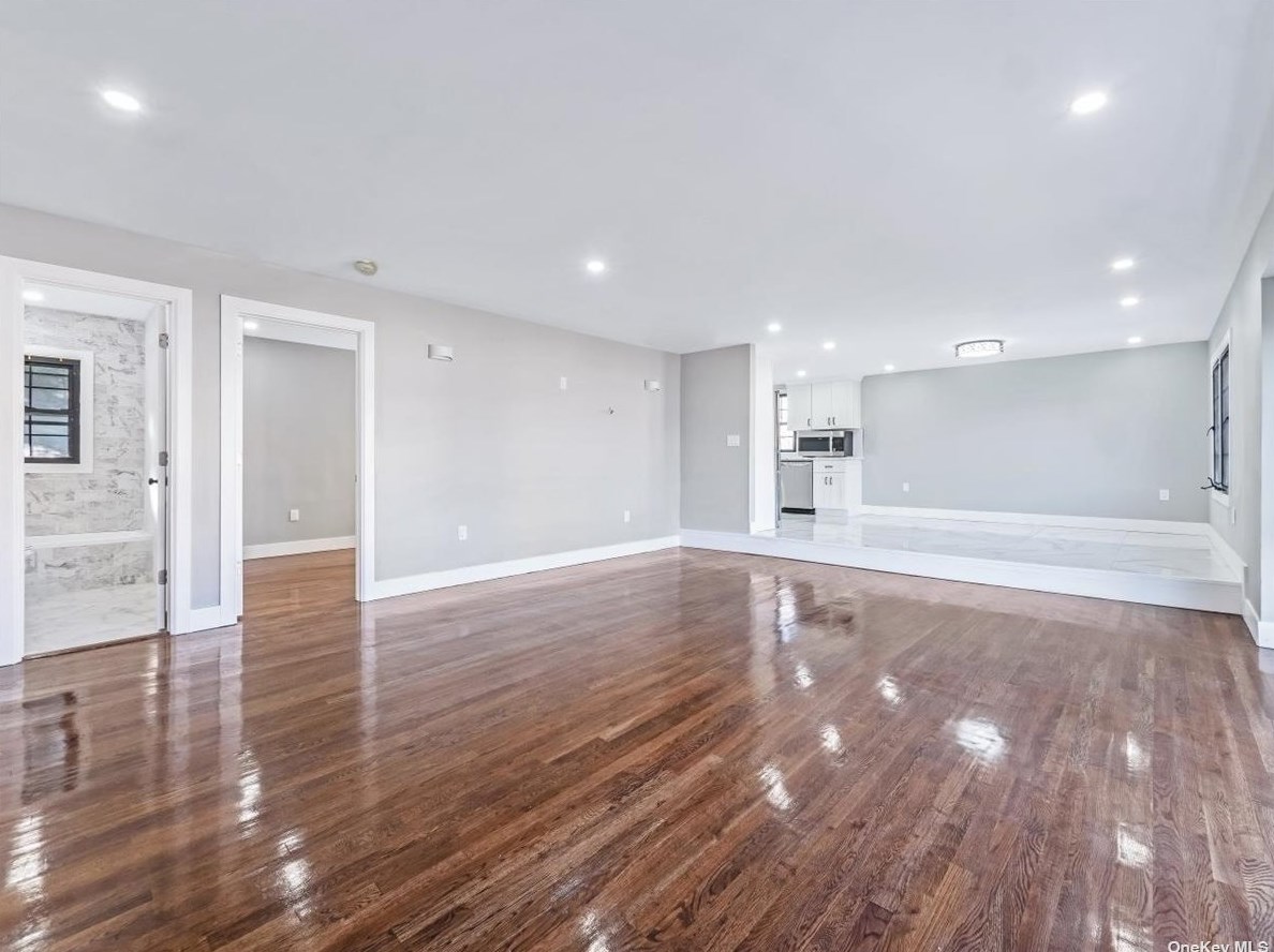 3430 Lindbergh Ave, Rockville Centre NY  11572-5507 exterior