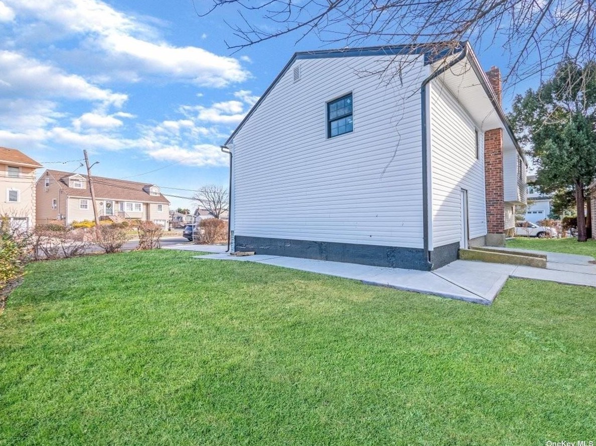 3430 Lindbergh Ave, Rockville Centre NY  11572-5507 exterior