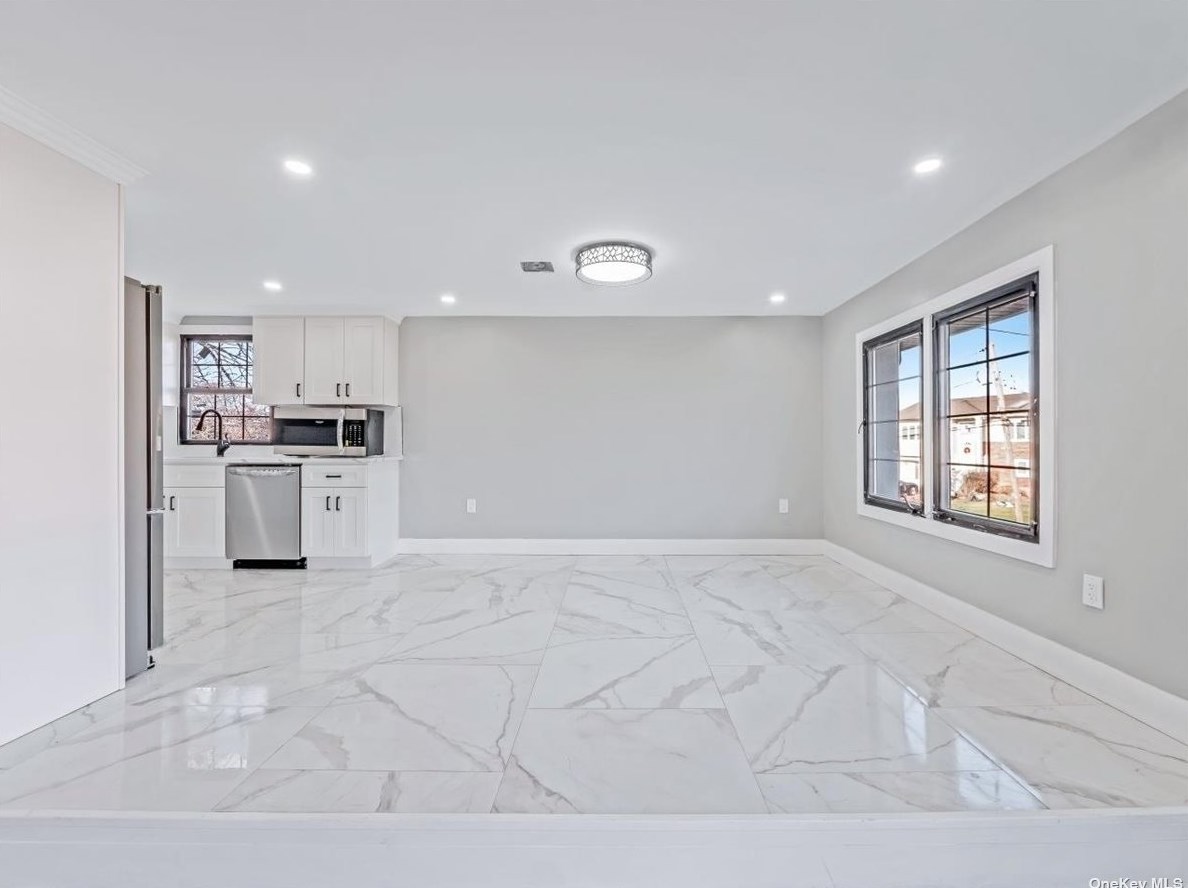 3430 Lindbergh Ave, Rockville Centre NY  11572-5507 exterior