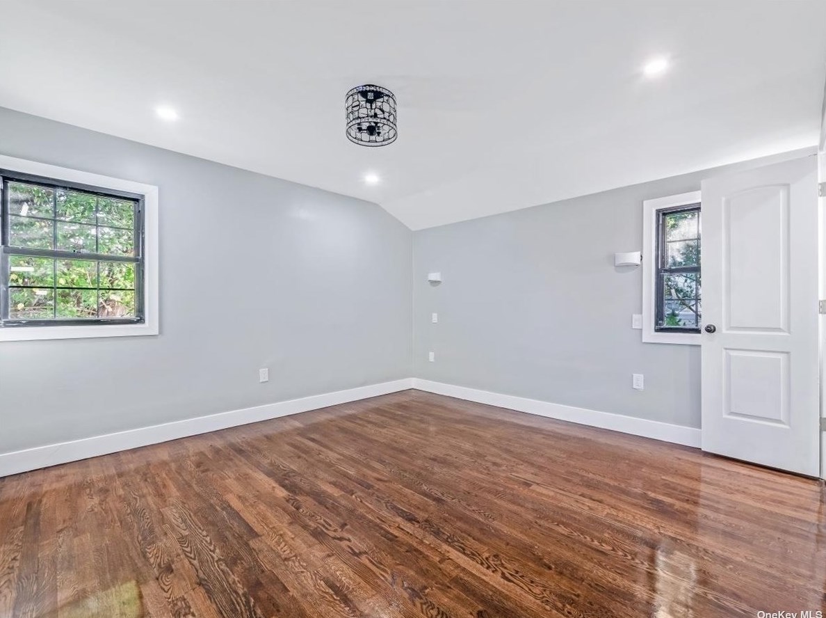 3430 Lindbergh Ave, Rockville Centre NY  11572-5507 exterior