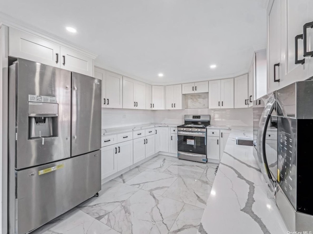 3430 Lindbergh Ave, Rockville Centre NY  11572-5507 exterior