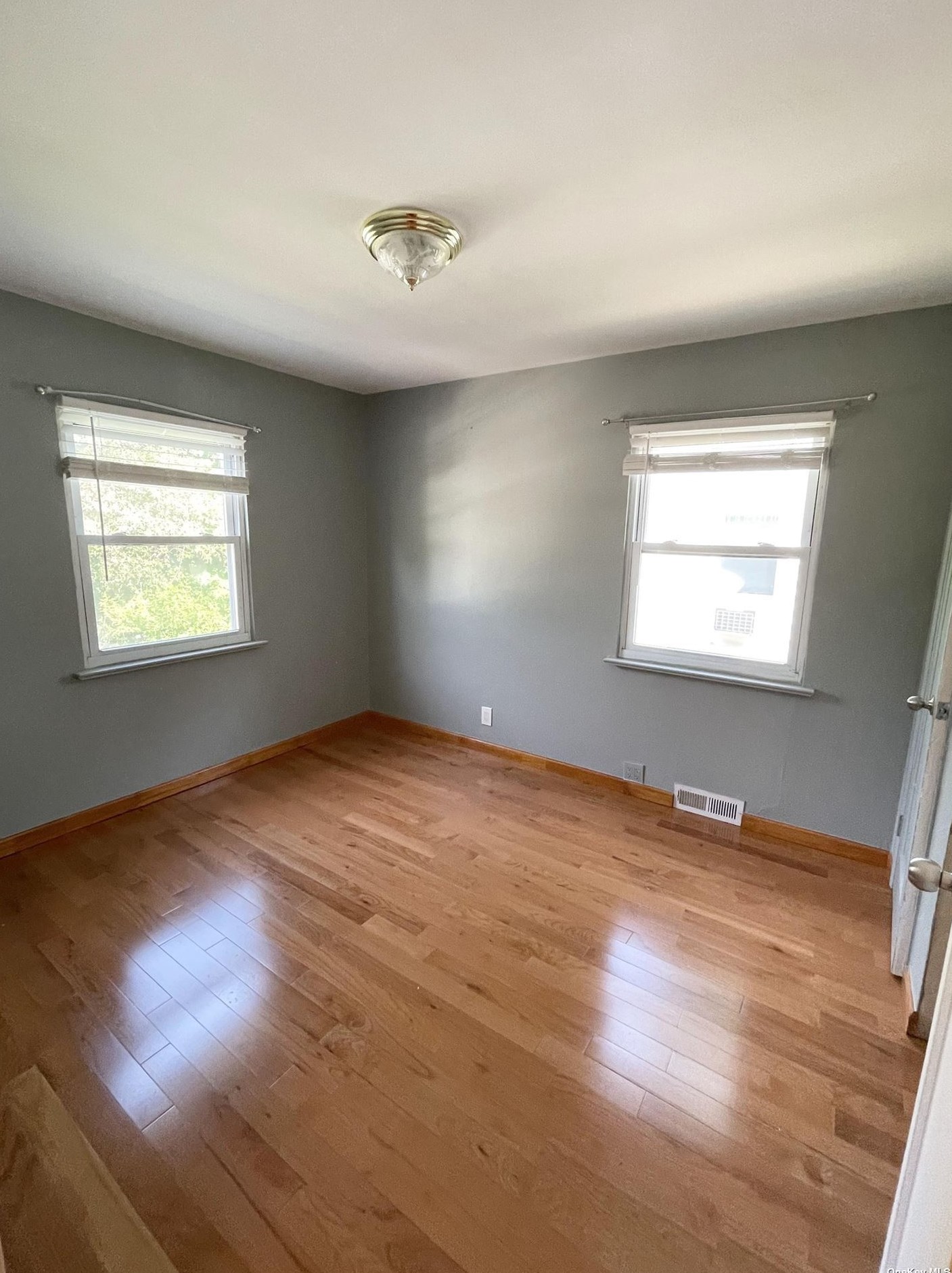 56-47 207th St, Flushing NY  11360-1350 exterior