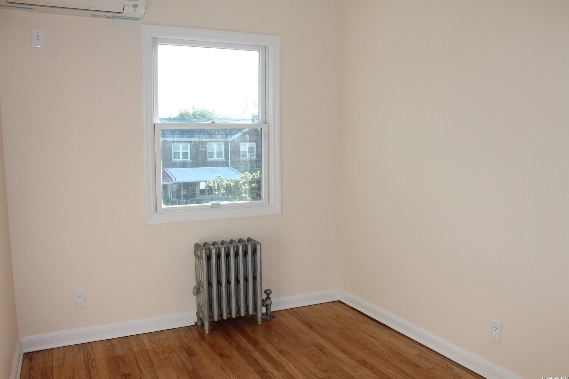 62-13 81st St, Flushing NY  11370-1320 exterior