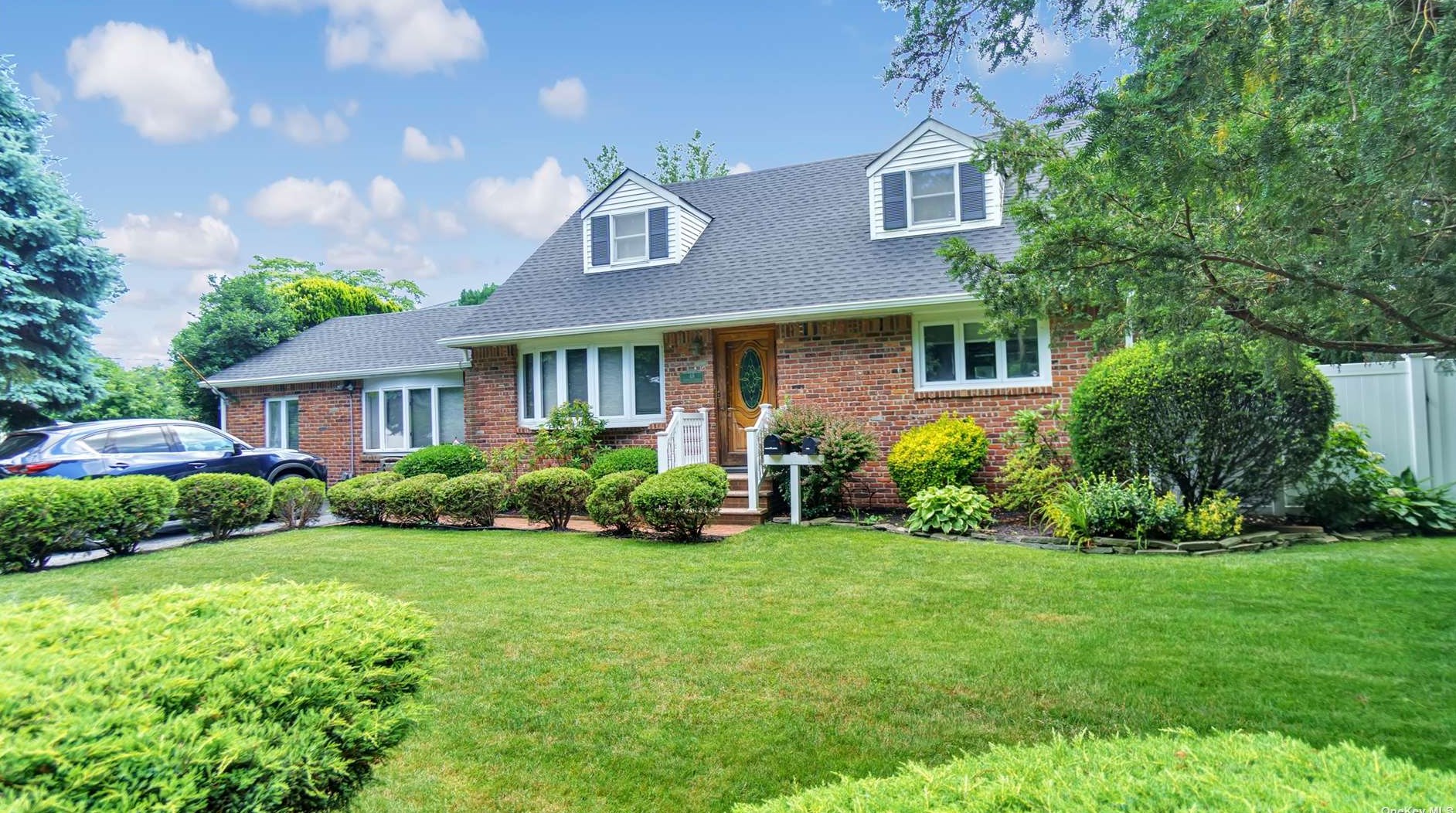 48 Hendrick Ave, Glen Cove NY  11542-2938 exterior