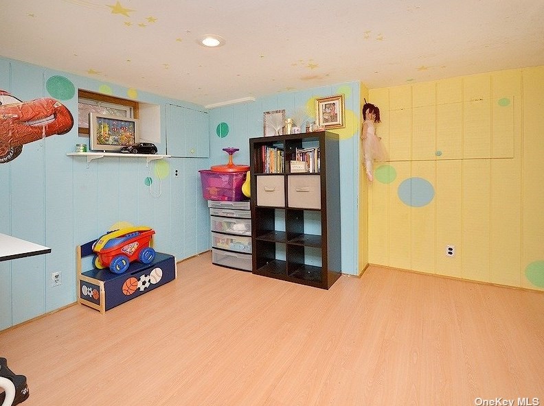 48 Hendrick Ave, Glen Cove NY  11542-2938 exterior