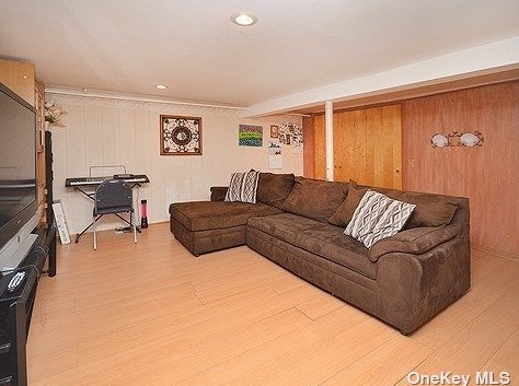 48 Hendrick Ave, Glen Cove NY  11542-2938 exterior