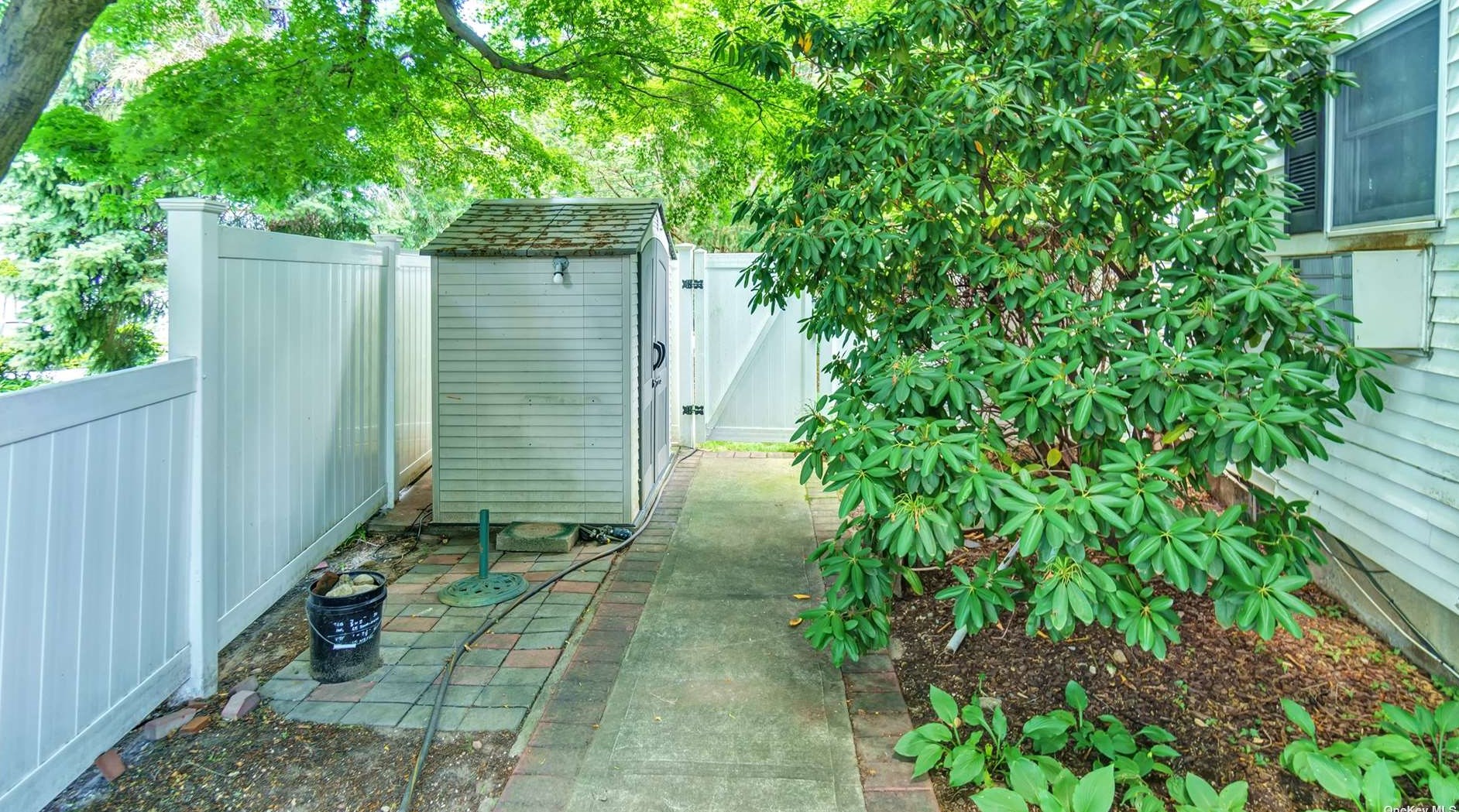 48 Hendrick Ave, Glen Cove NY  11542-2938 exterior