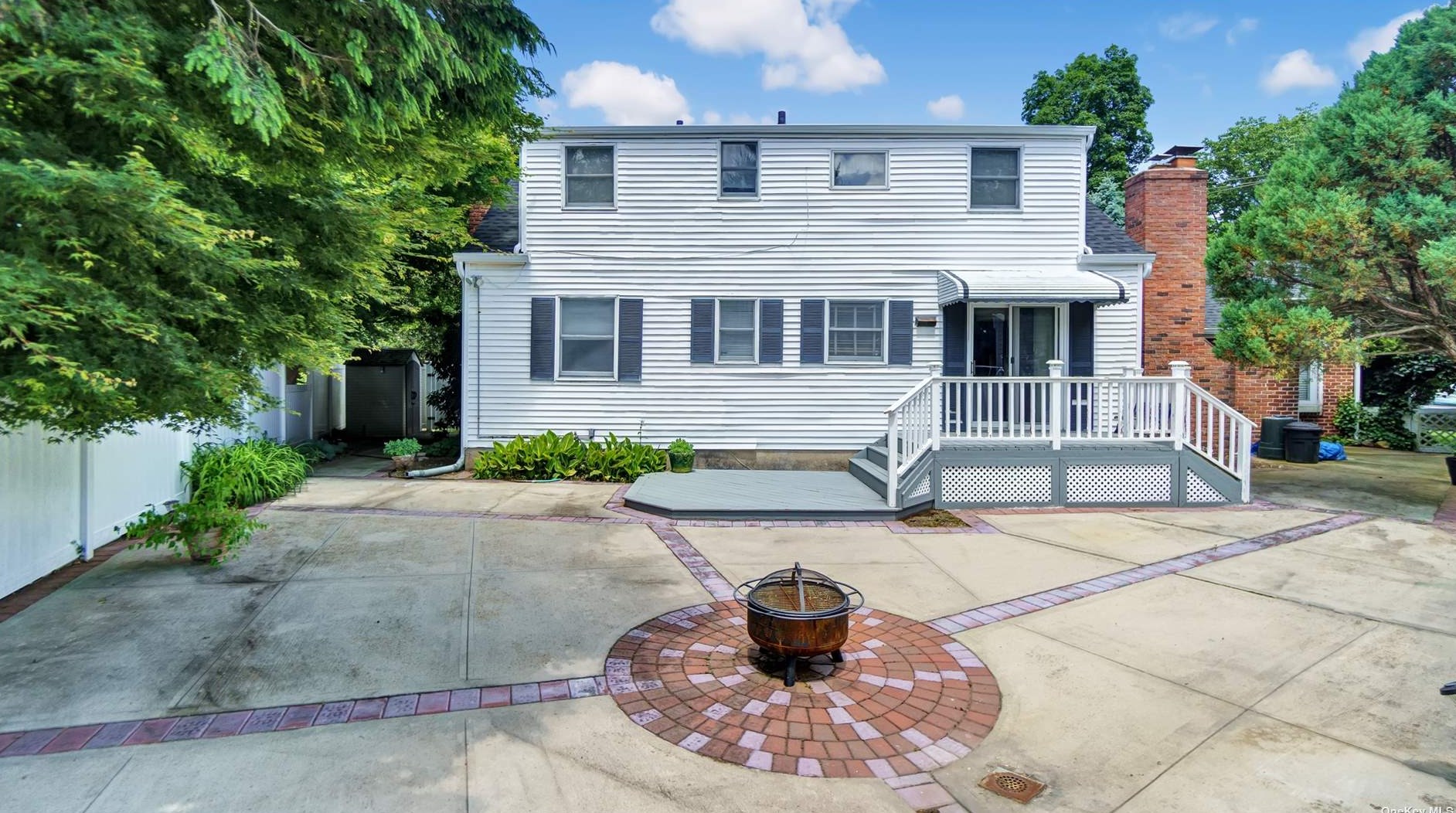 48 Hendrick Ave, Glen Cove NY  11542-2938 exterior