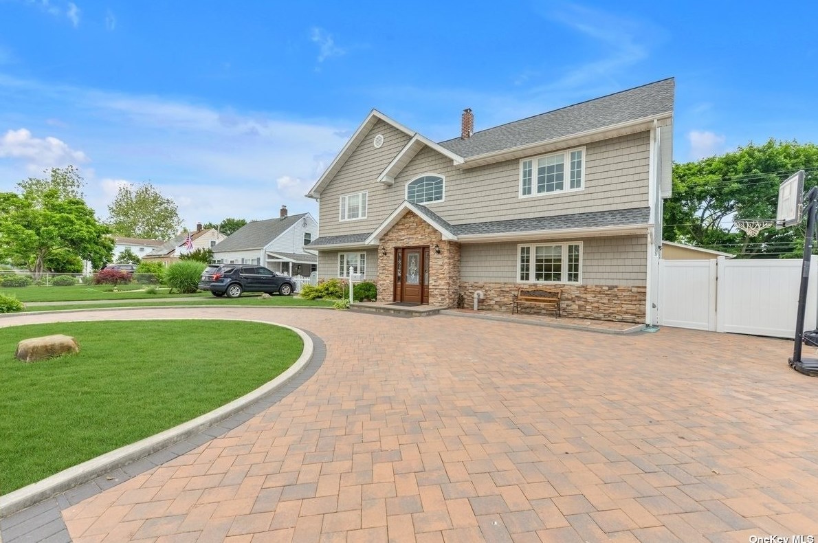 39 Valley Rd, Plainedge NY  11756-2906 exterior