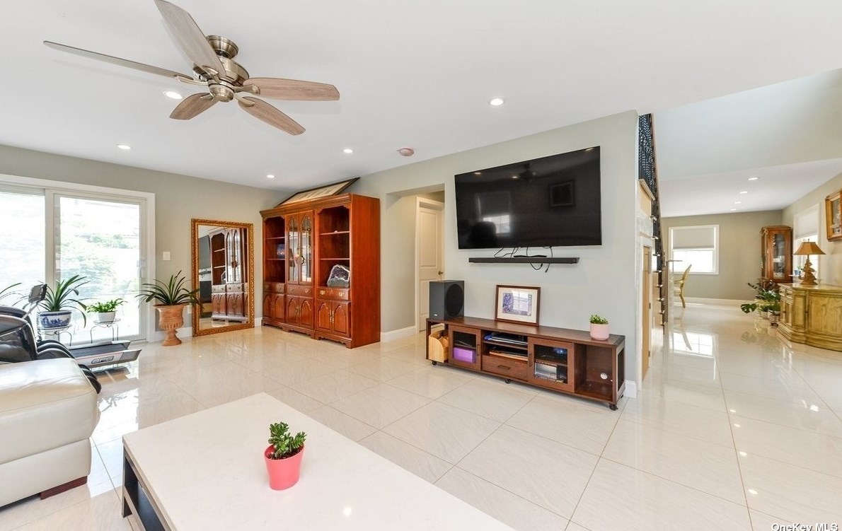 39 Valley Rd, Plainedge NY  11756-2906 exterior