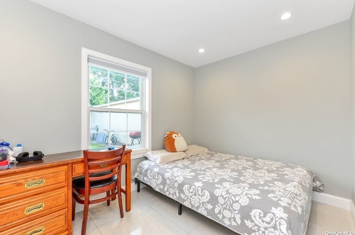 39 Valley Rd, Plainedge NY  11756-2906 exterior