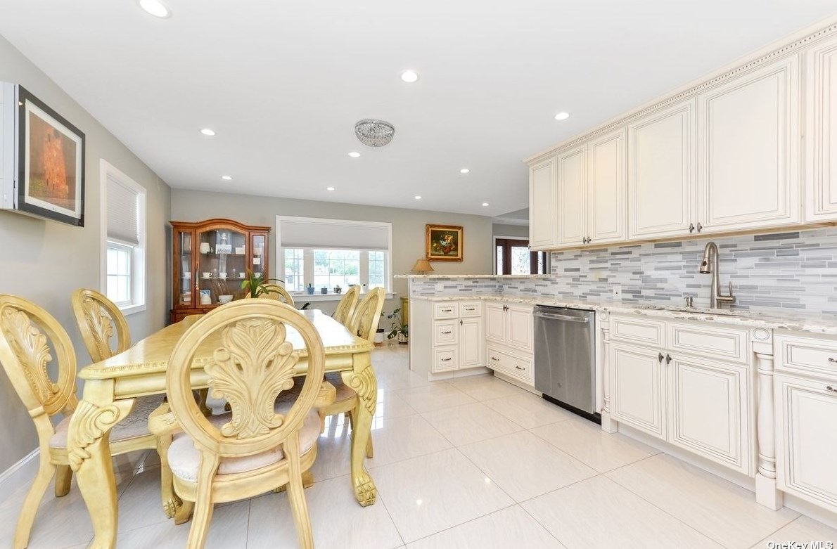 39 Valley Rd, Plainedge NY  11756-2906 exterior