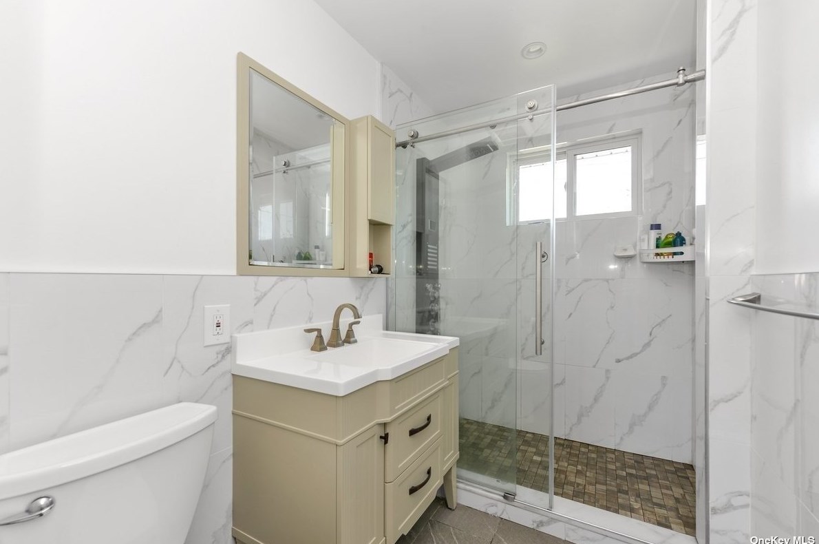 39 Valley Rd, Plainedge NY  11756-2906 exterior