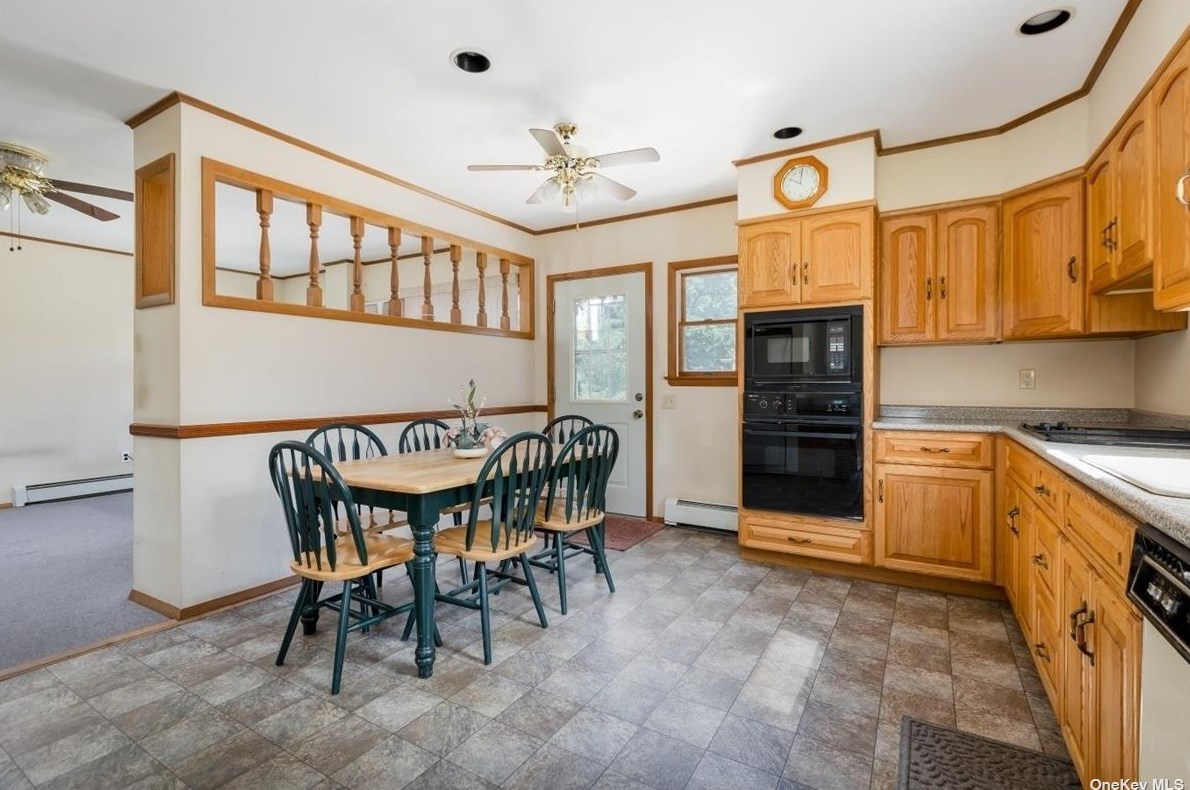 228 22nd St, Hunt NY  11743-6206 exterior