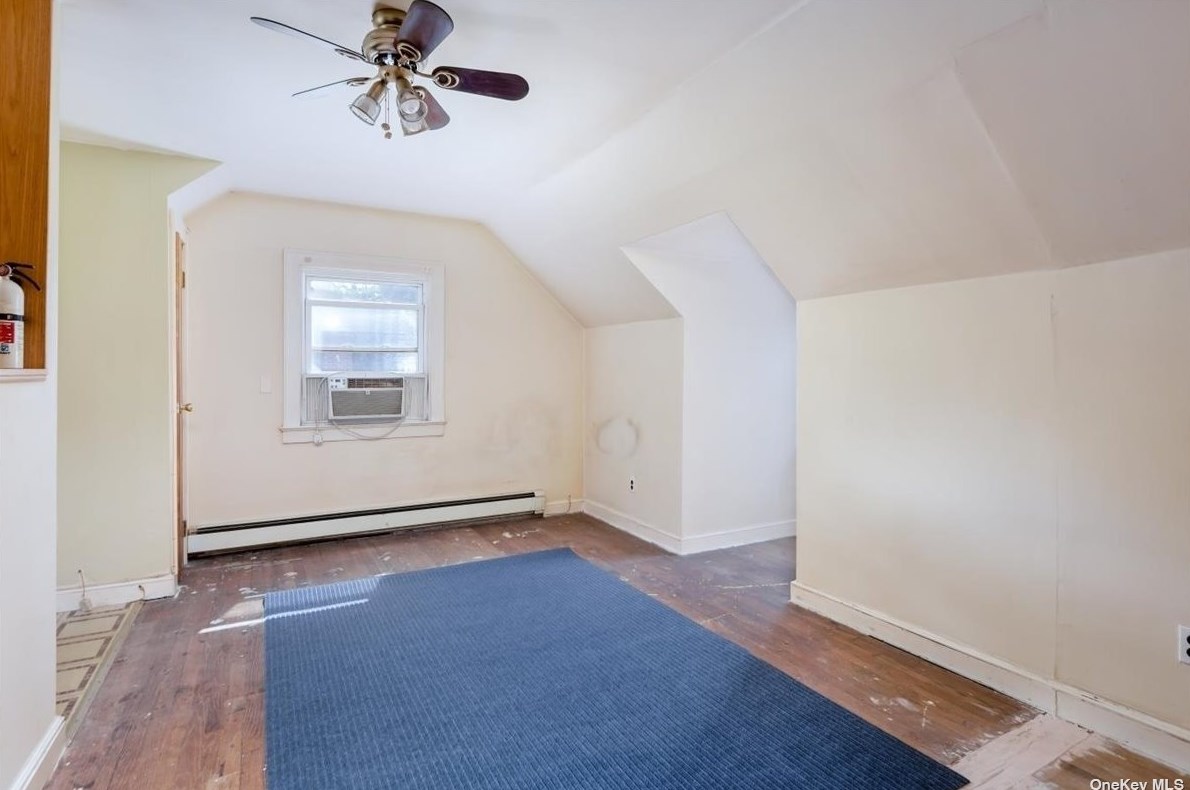 228 22nd St, Hunt NY  11743-6206 exterior