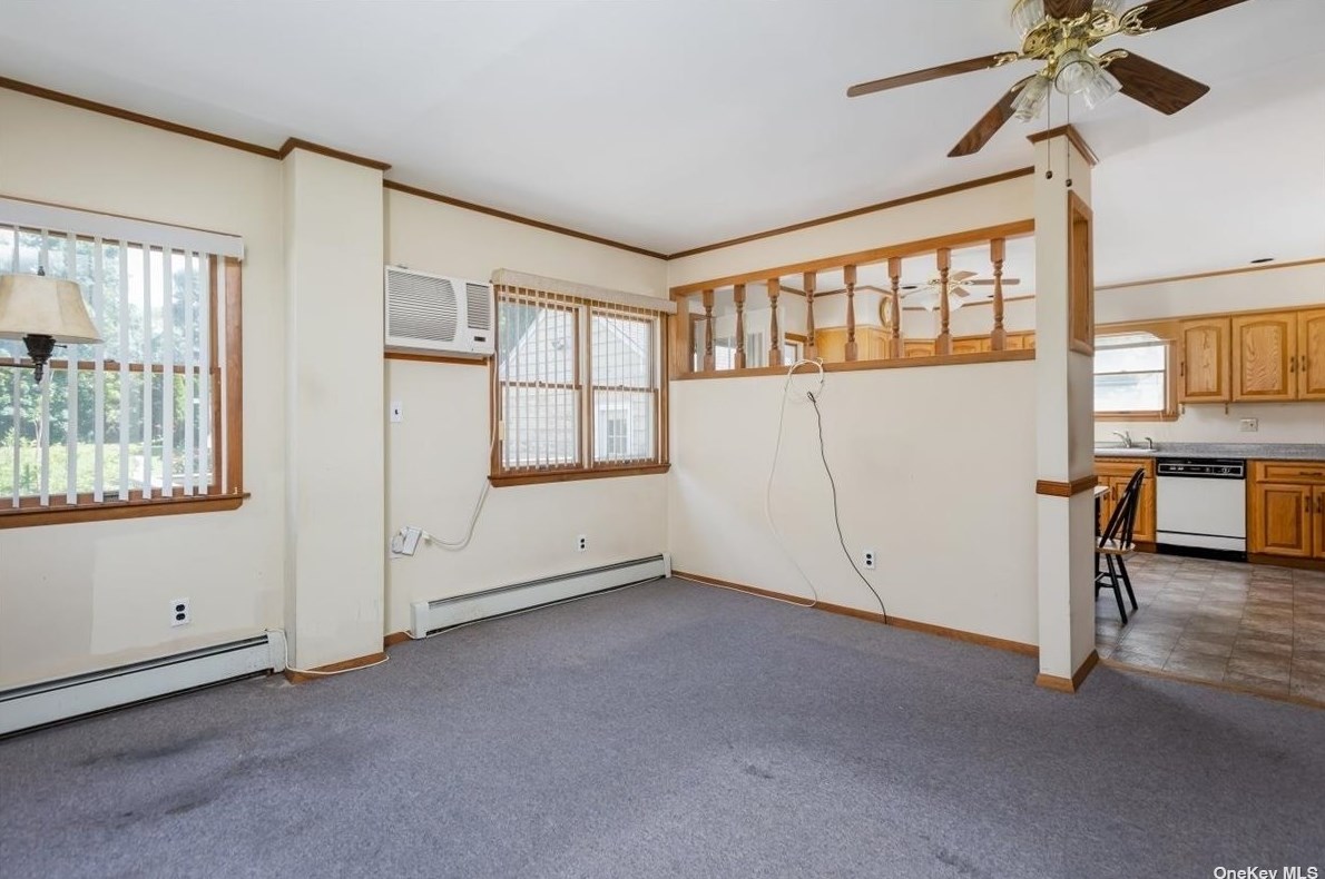 228 22nd St, Hunt NY  11743-6206 exterior