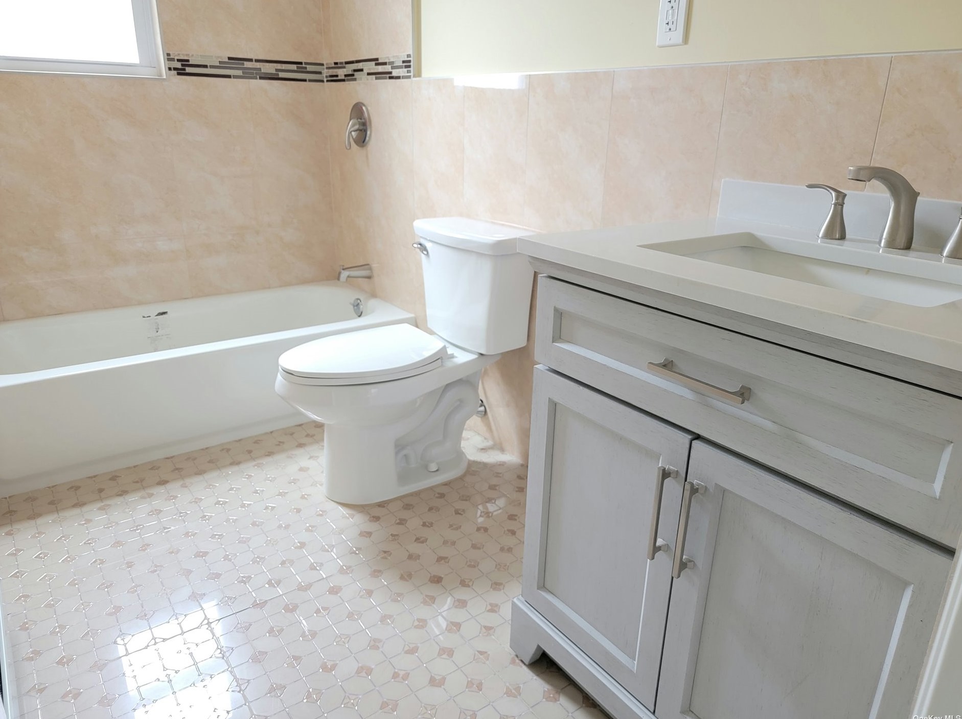 43 Highview Ave, Selden NY  11784-3525 exterior