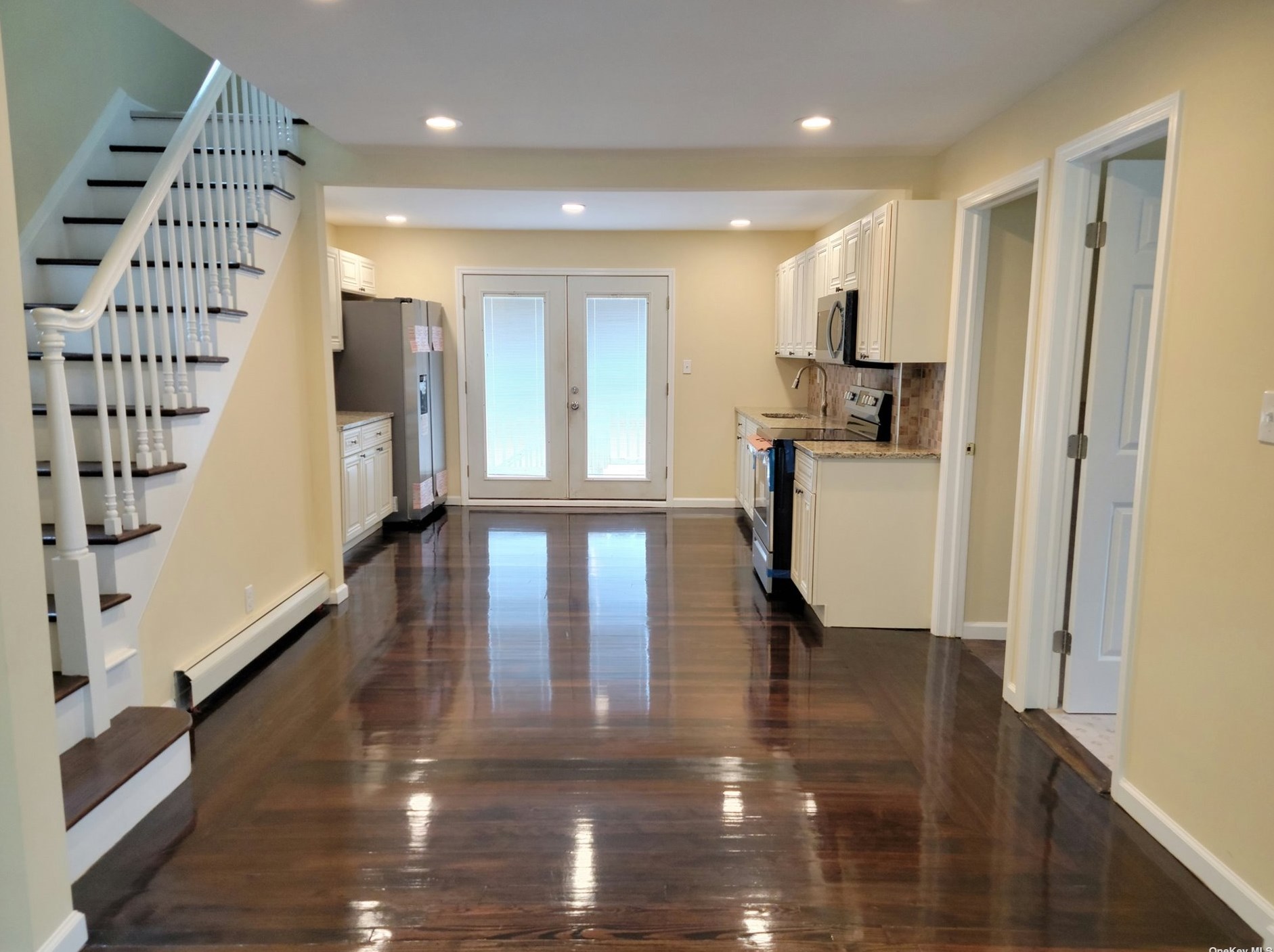 43 Highview Ave, Selden NY  11784-3525 exterior