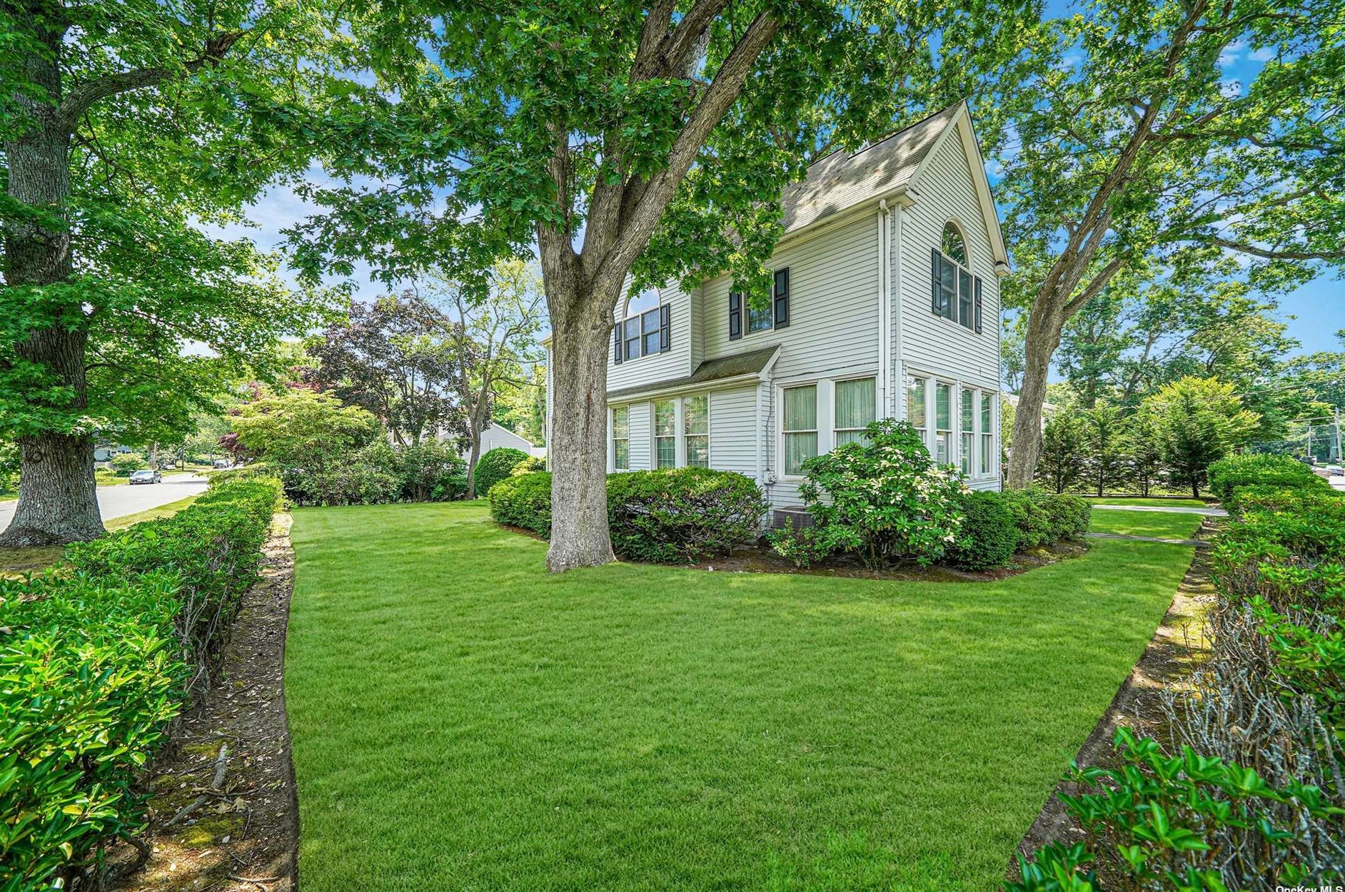 23 Jerome St, Smithtown NY  11787-5738 exterior