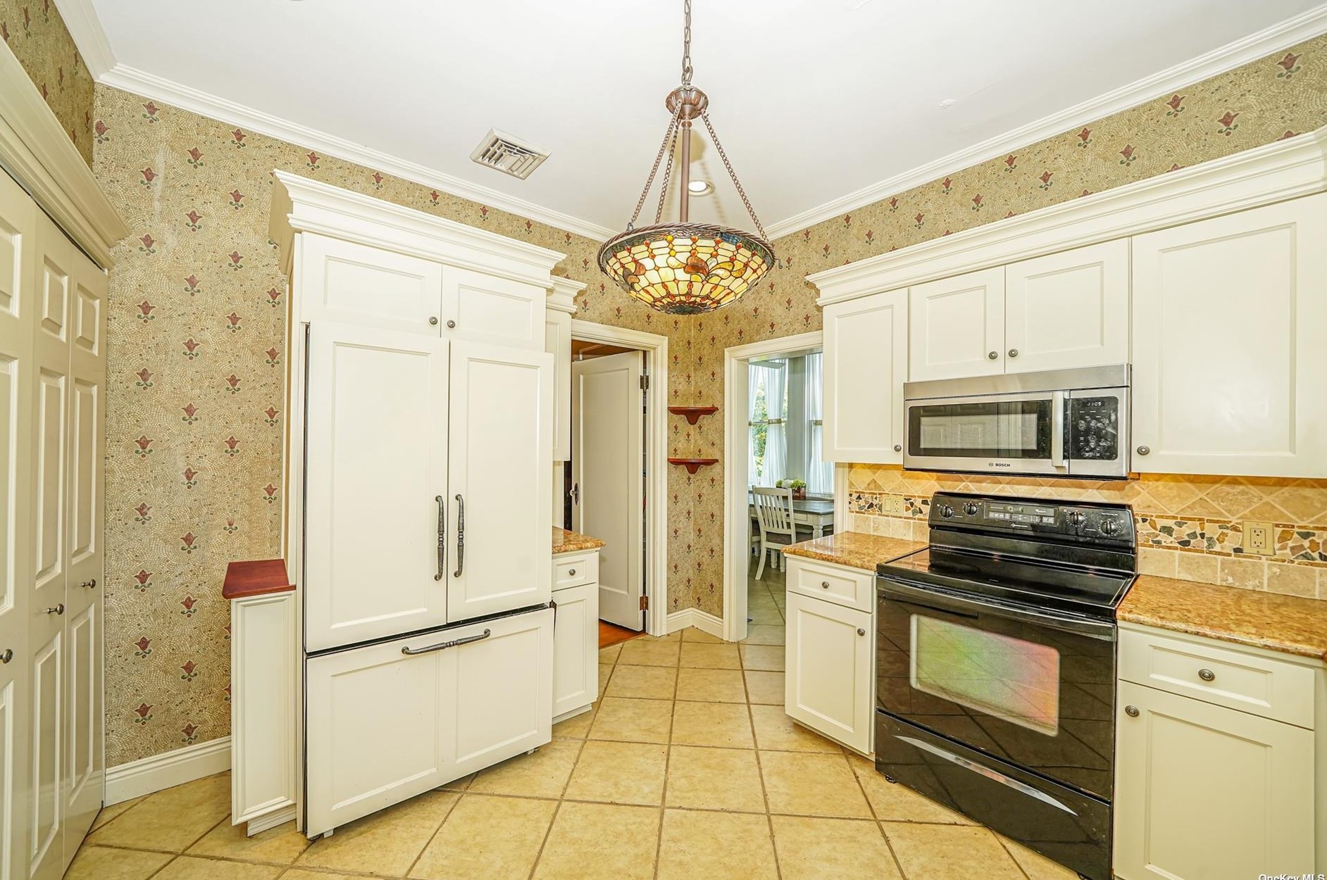 23 Jerome St, Smithtown NY  11787-5738 exterior