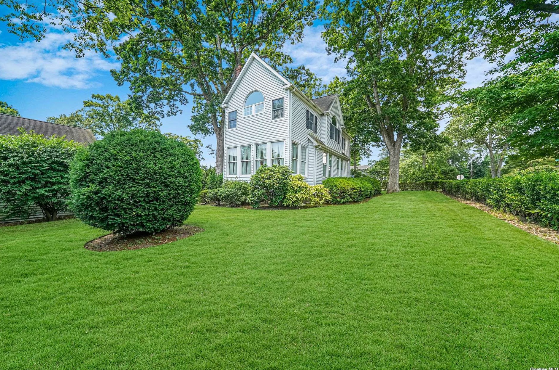 23 Jerome St, Smithtown NY  11787-5738 exterior
