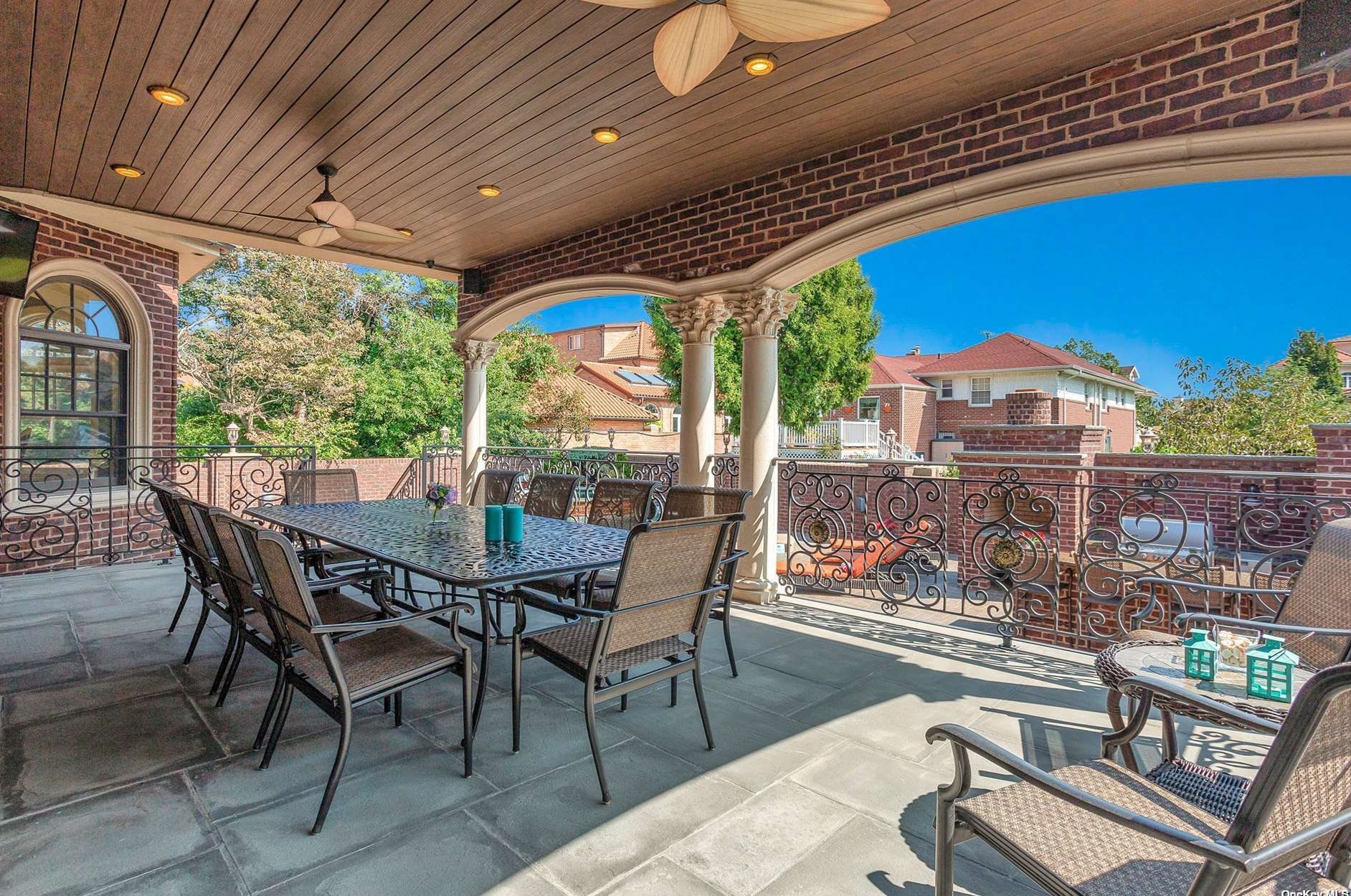 32 Boulevard, Flushing NY 11357-1003 exterior