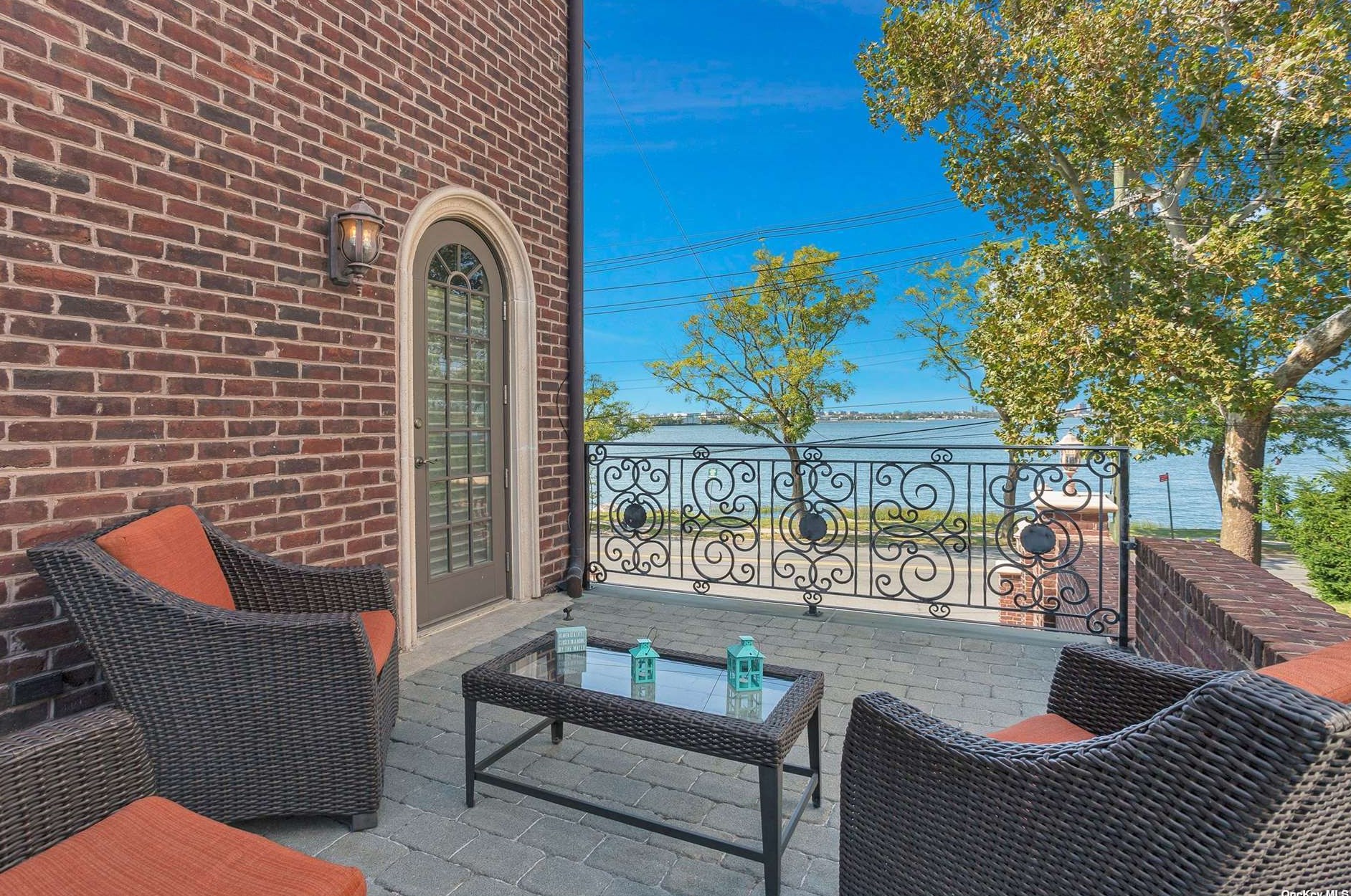 32 Boulevard, Flushing NY 11357-1003 exterior