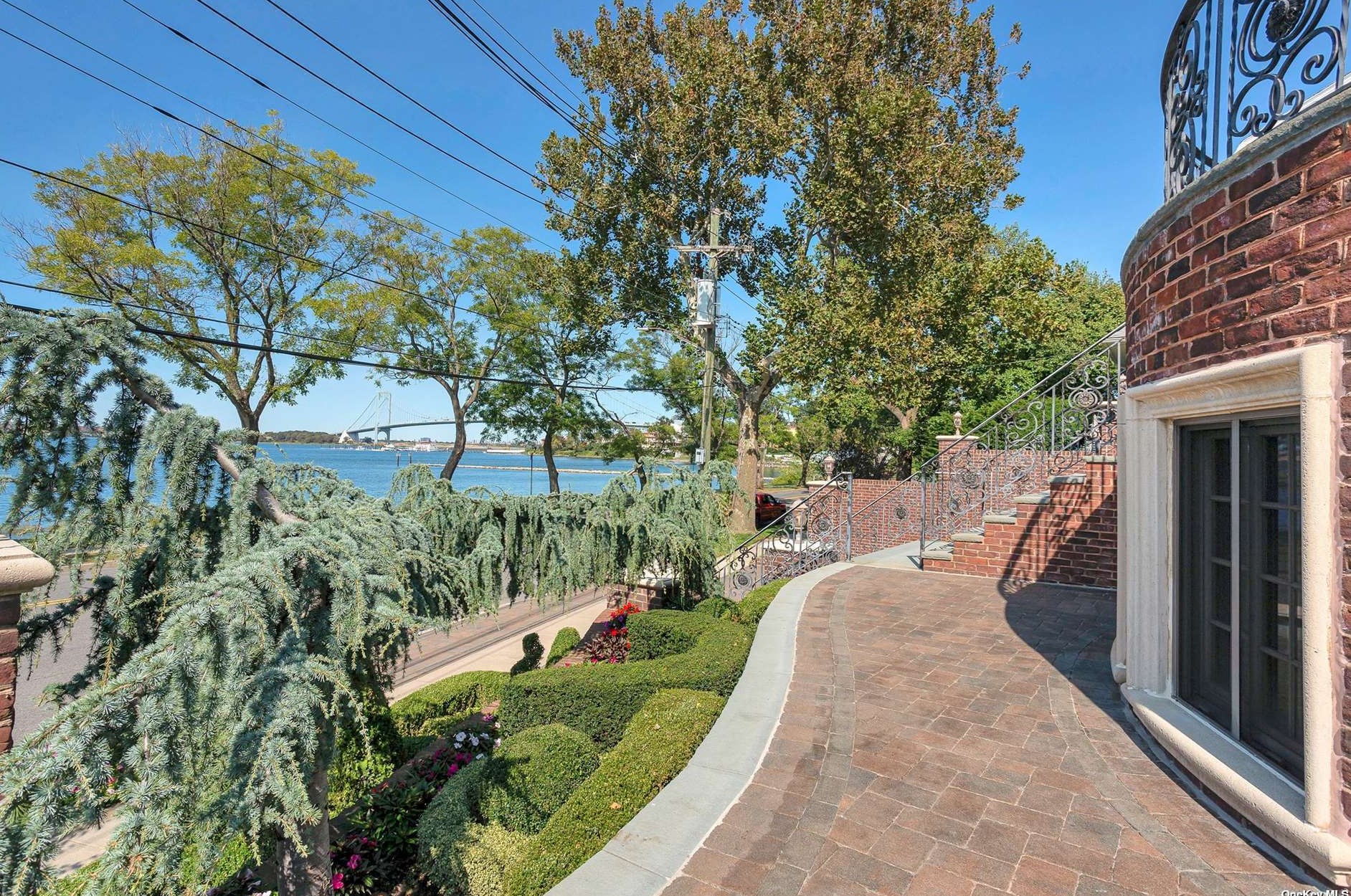 32 Boulevard, Flushing NY 11357-1003 exterior