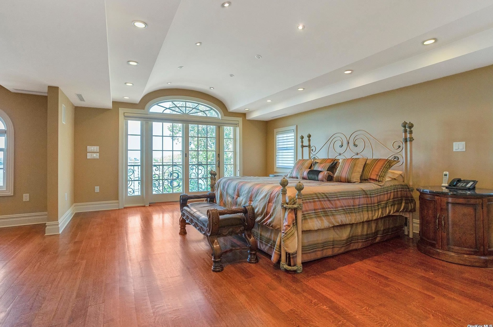 32 Boulevard, Flushing NY 11357-1003 exterior