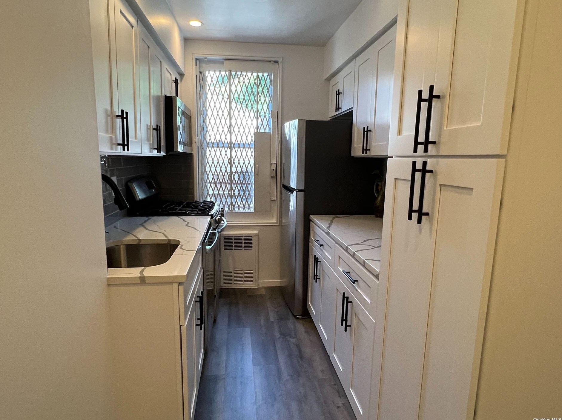 84-25 118th St #2e, Jamaica, NY 11415