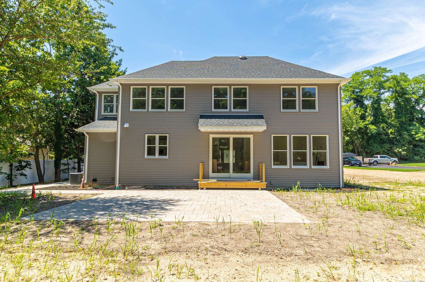 682 Portion Rd, Hauppauge NY 11779-2376 exterior