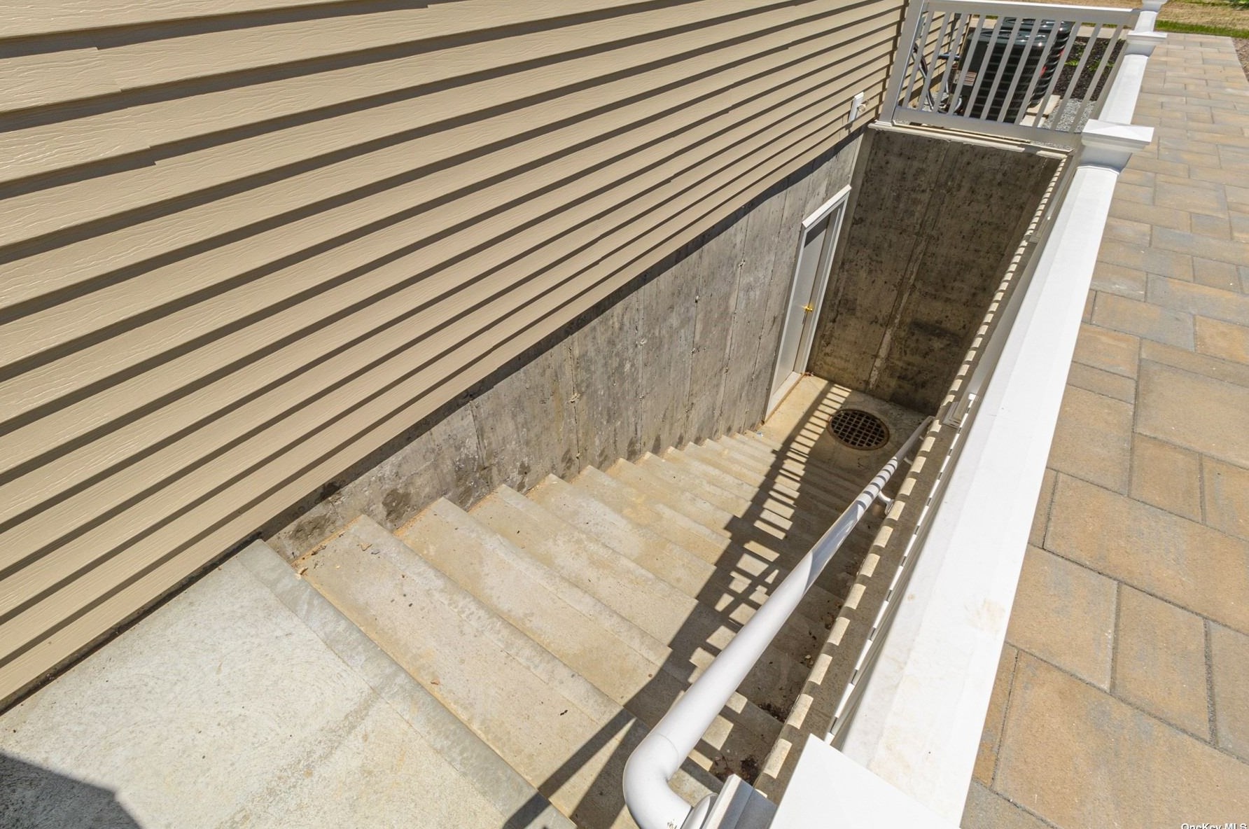 682 Portion Rd, Hauppauge NY 11779-2376 exterior