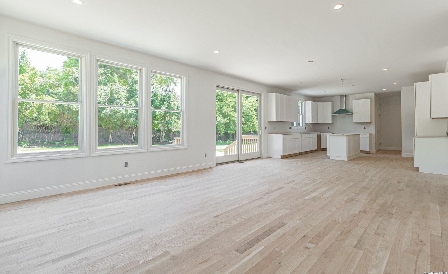 682 Portion Rd, Hauppauge NY 11779-2376 exterior