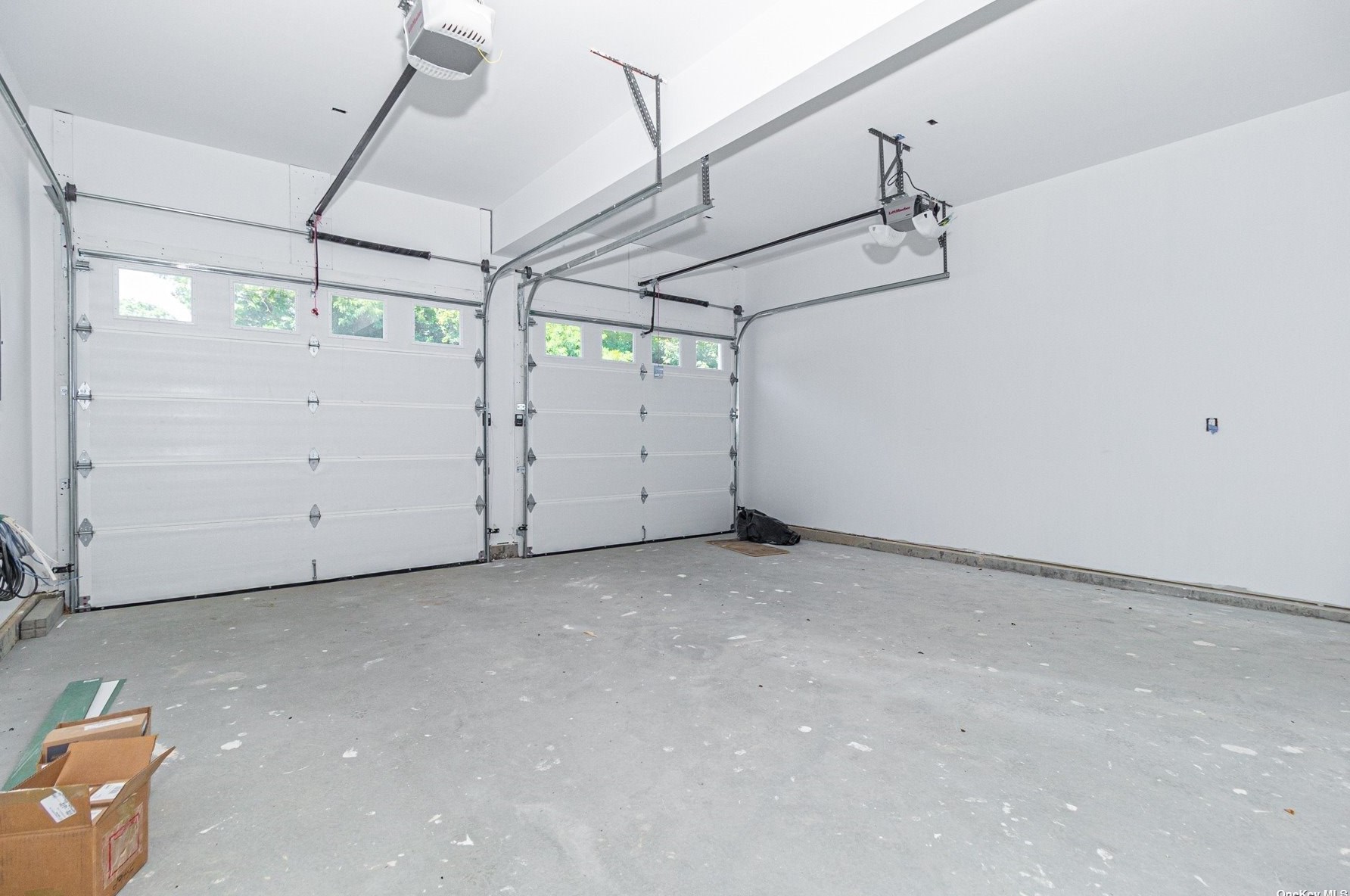 682 Portion Rd, Hauppauge NY 11779-2376 exterior