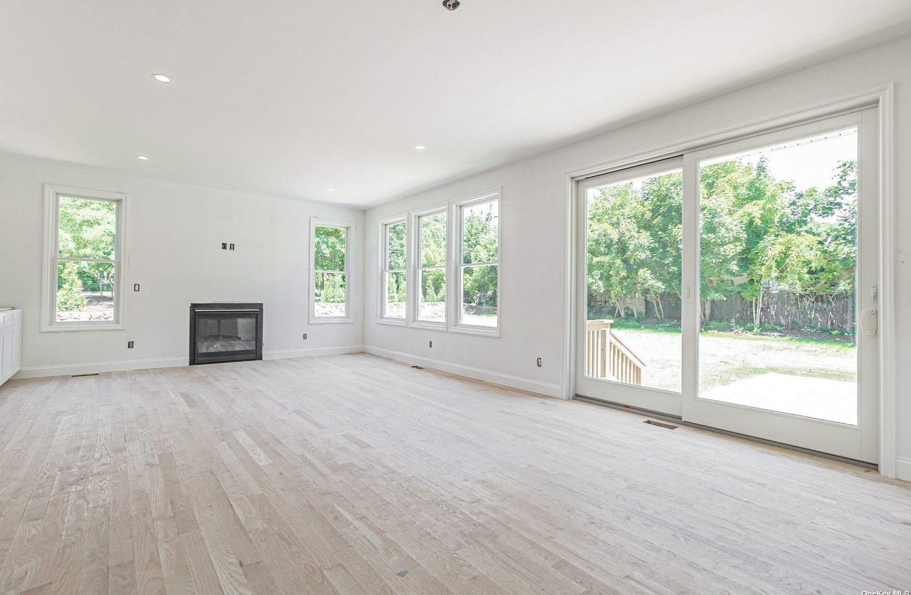 682 Portion Rd, Hauppauge NY 11779-2376 exterior