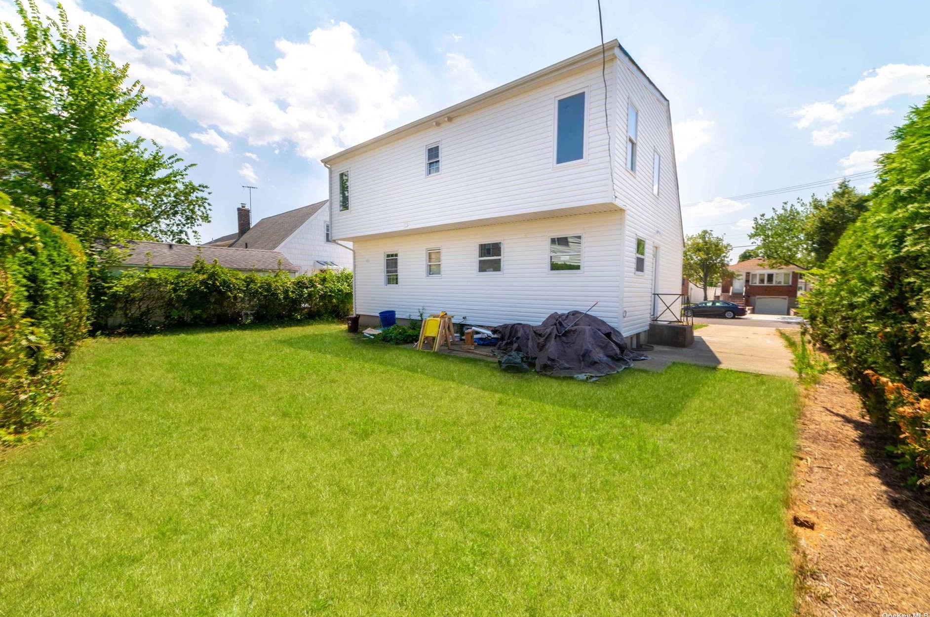 79-23 270th St, New Hyde Park, NY 11040