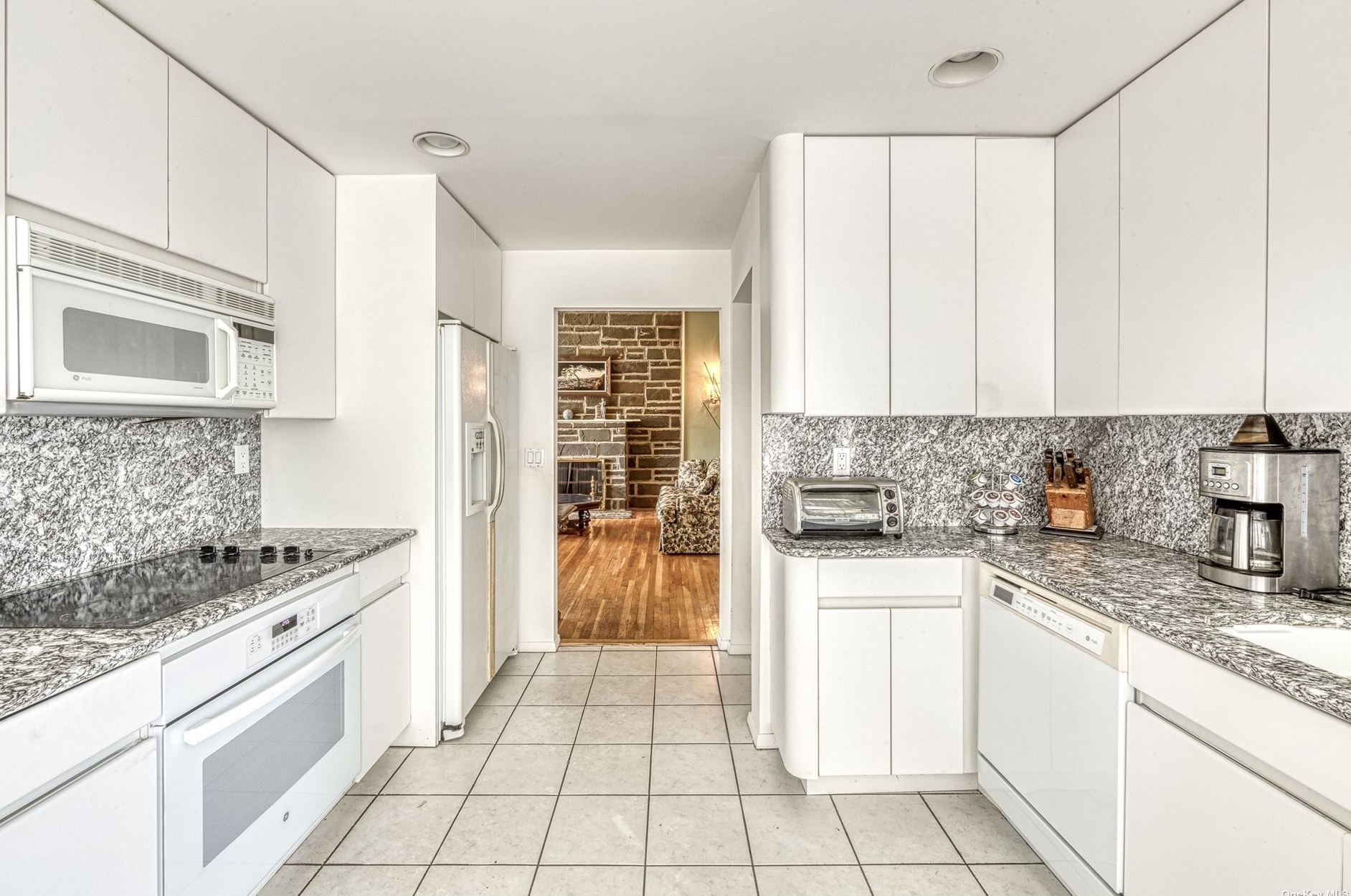 2883 Hbr Rd, North Merrick NY 11566-4610 exterior